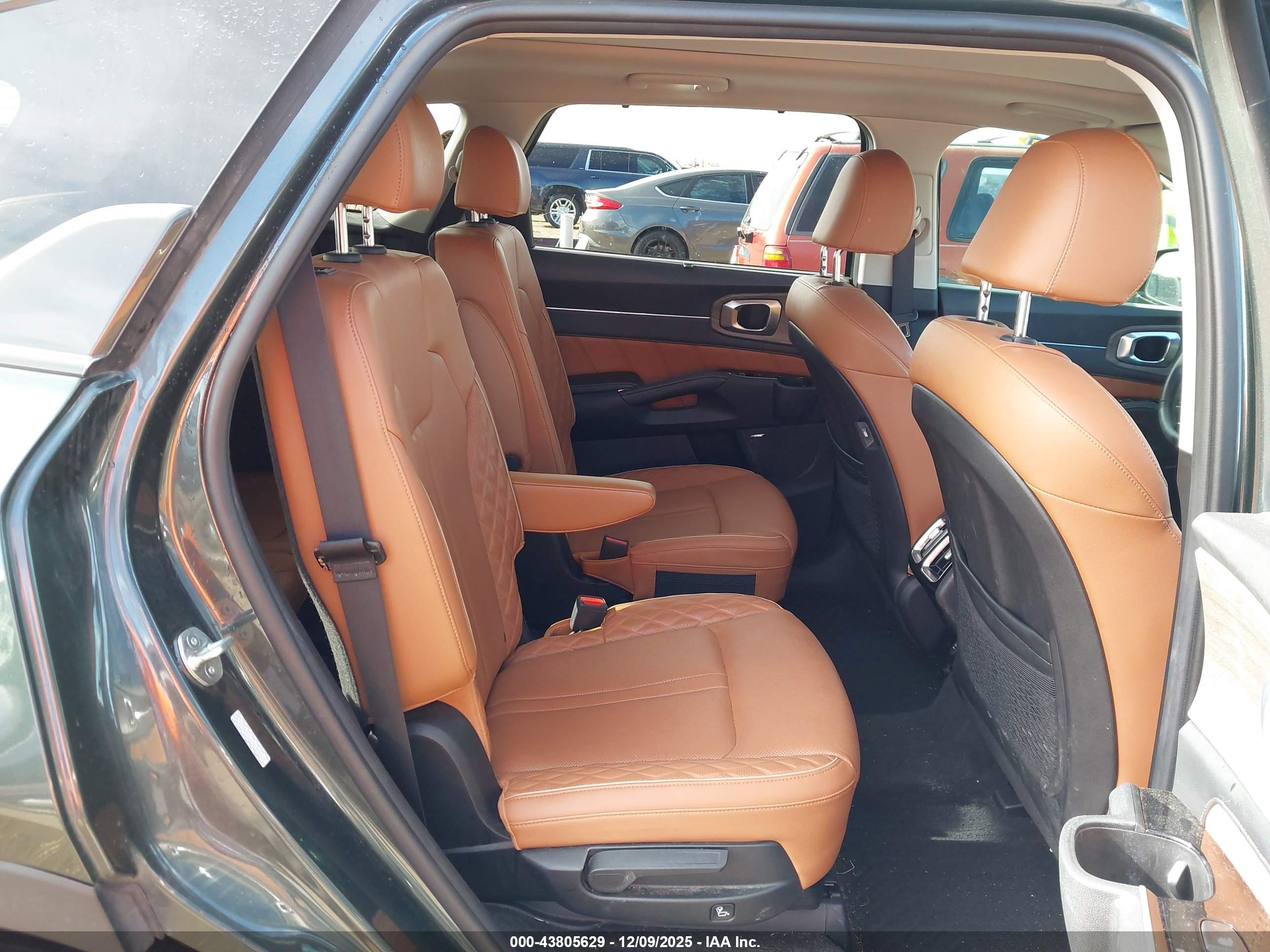 KIA SORENTO image 8