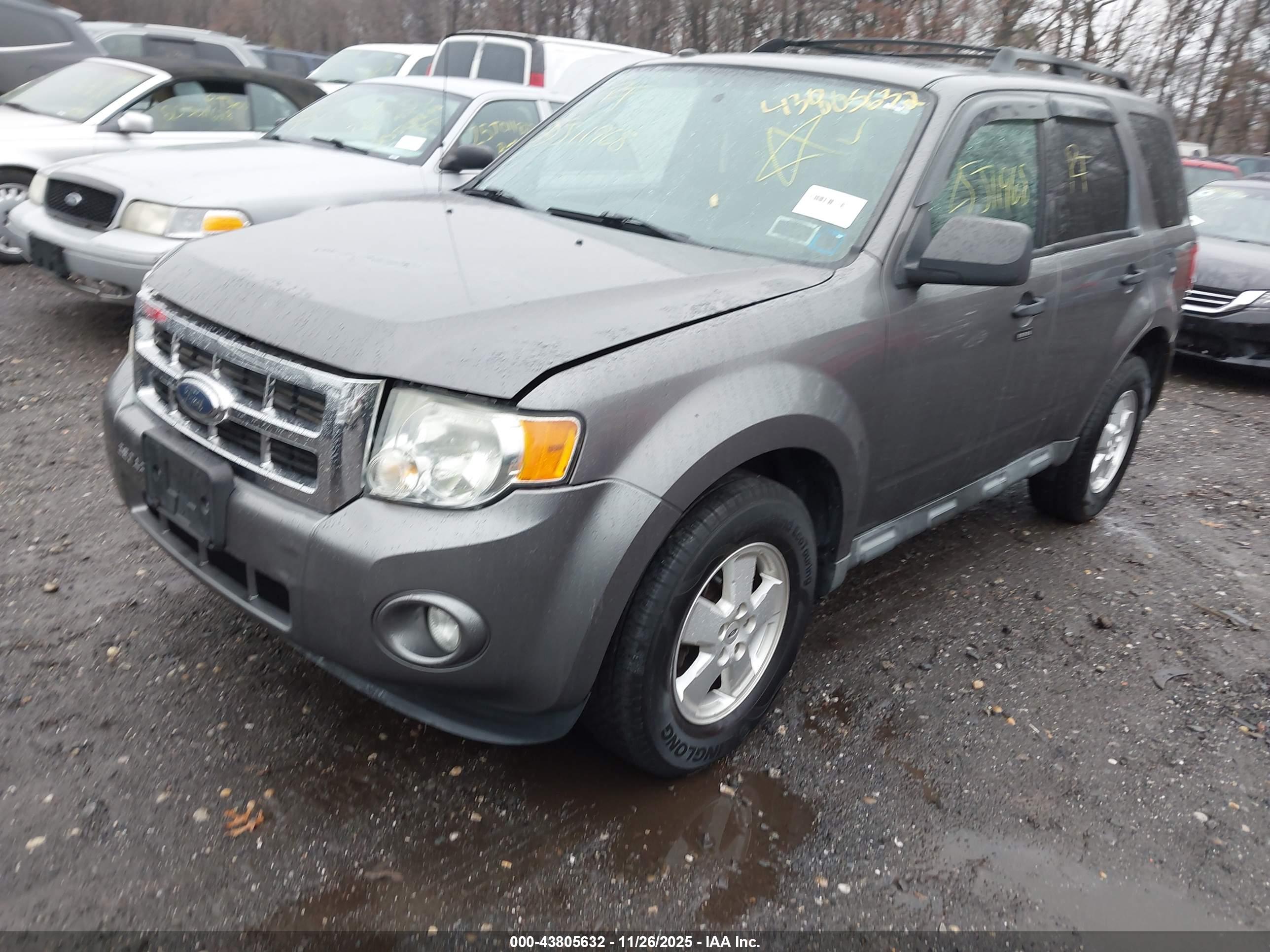 FORD ESCAPE image 2