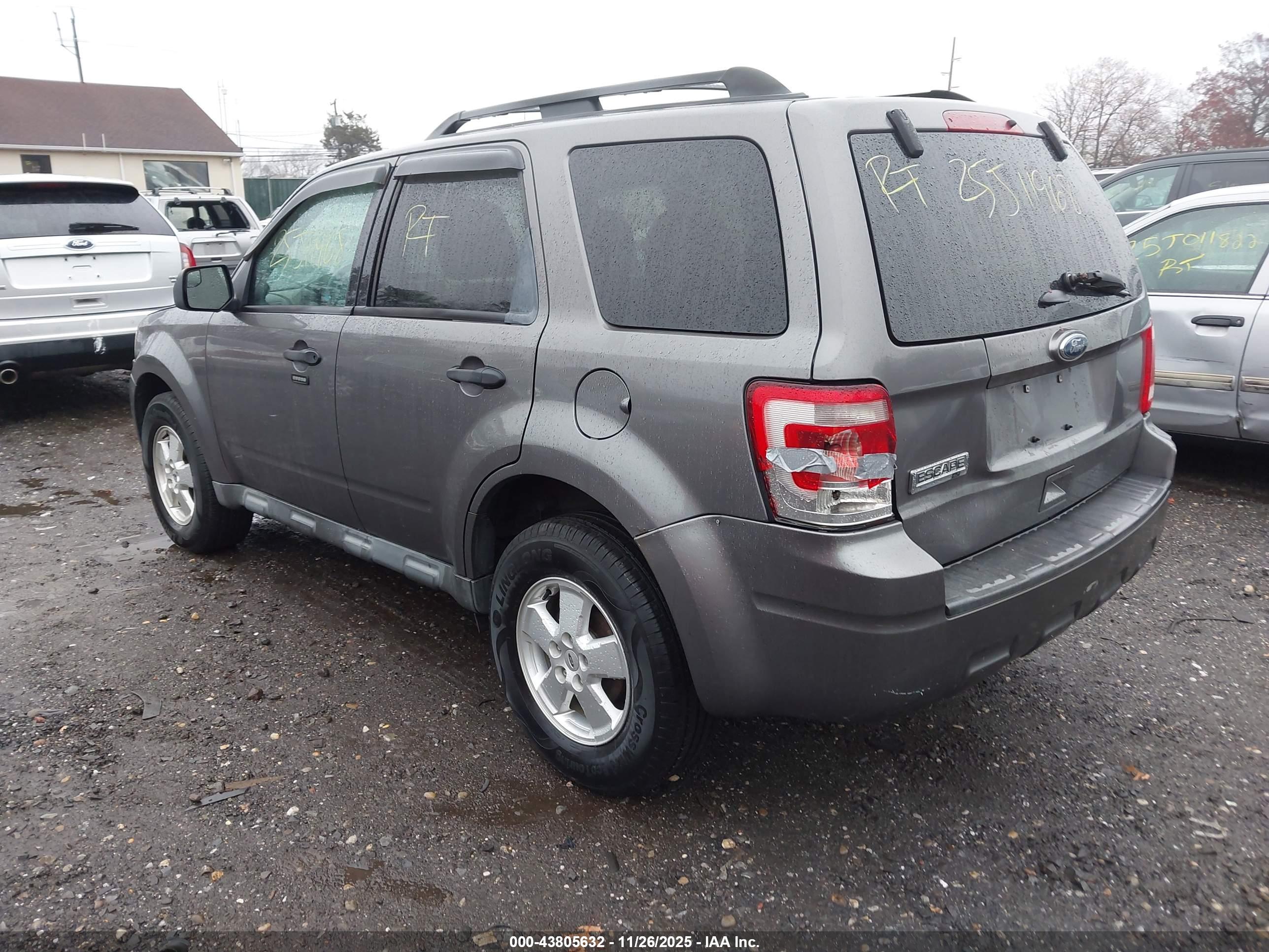 FORD ESCAPE image 3
