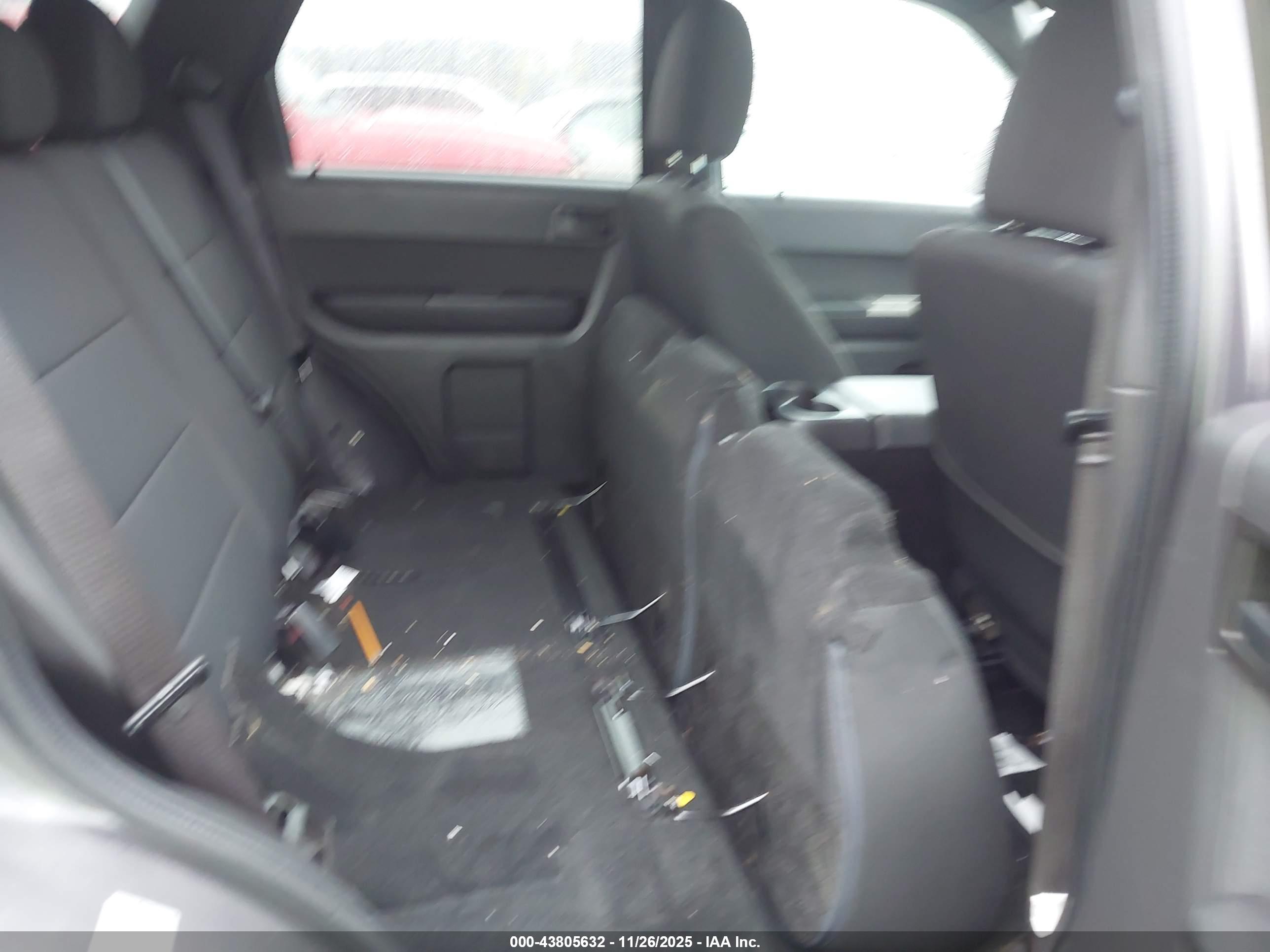 FORD ESCAPE image 8