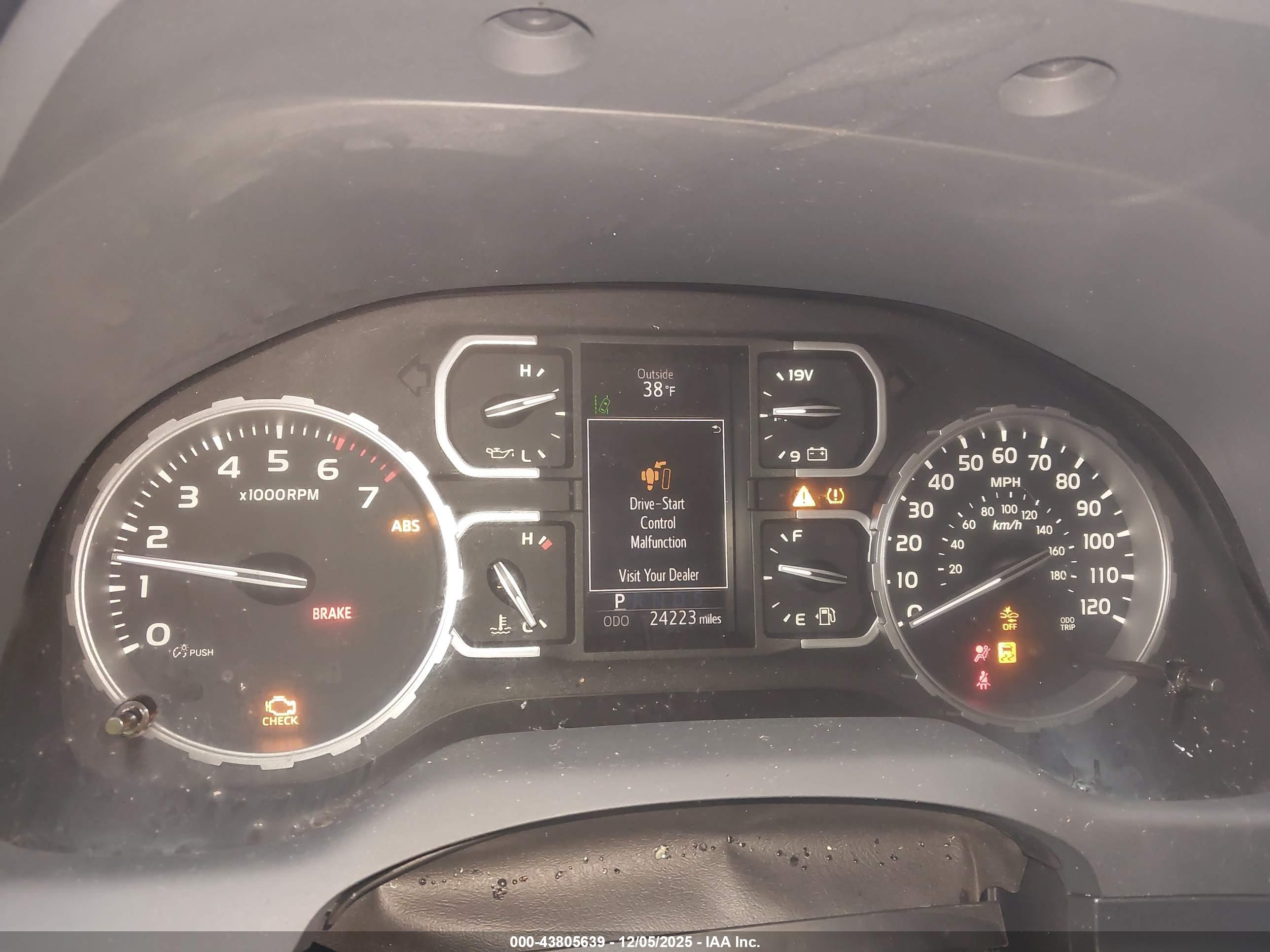 TOYOTA TUNDRA image 7
