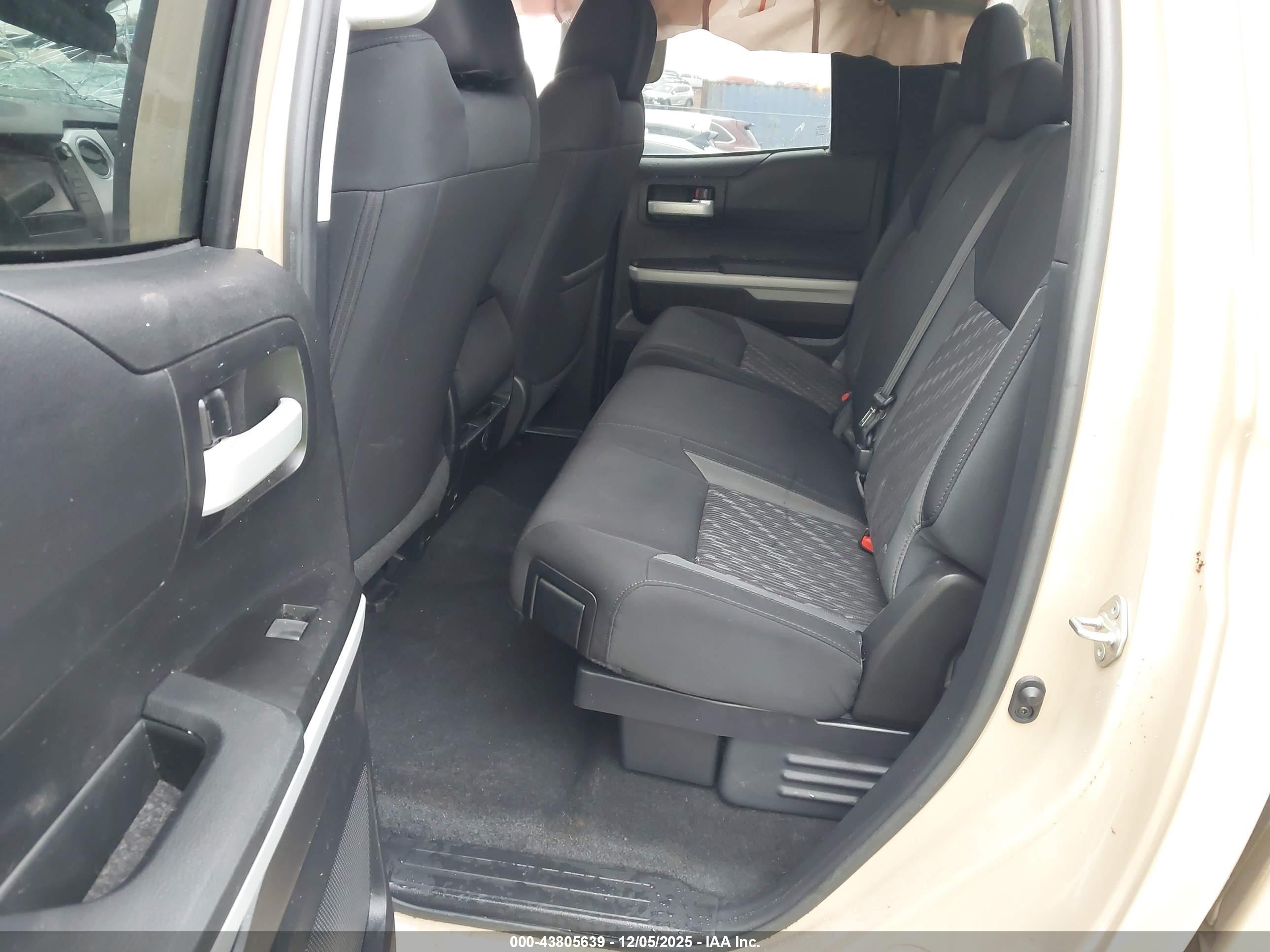TOYOTA TUNDRA image 8