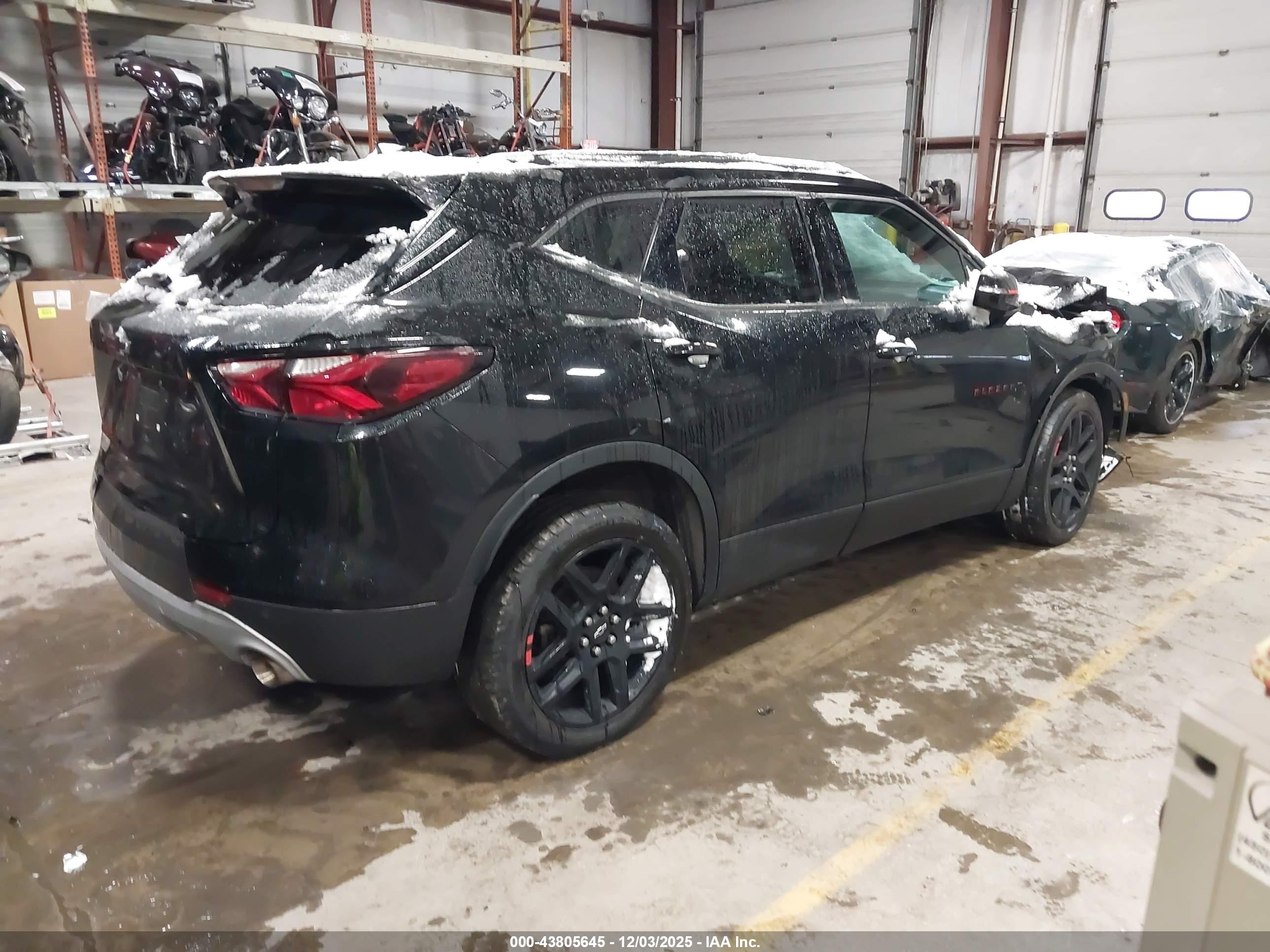 CHEVROLET BLAZER image 4