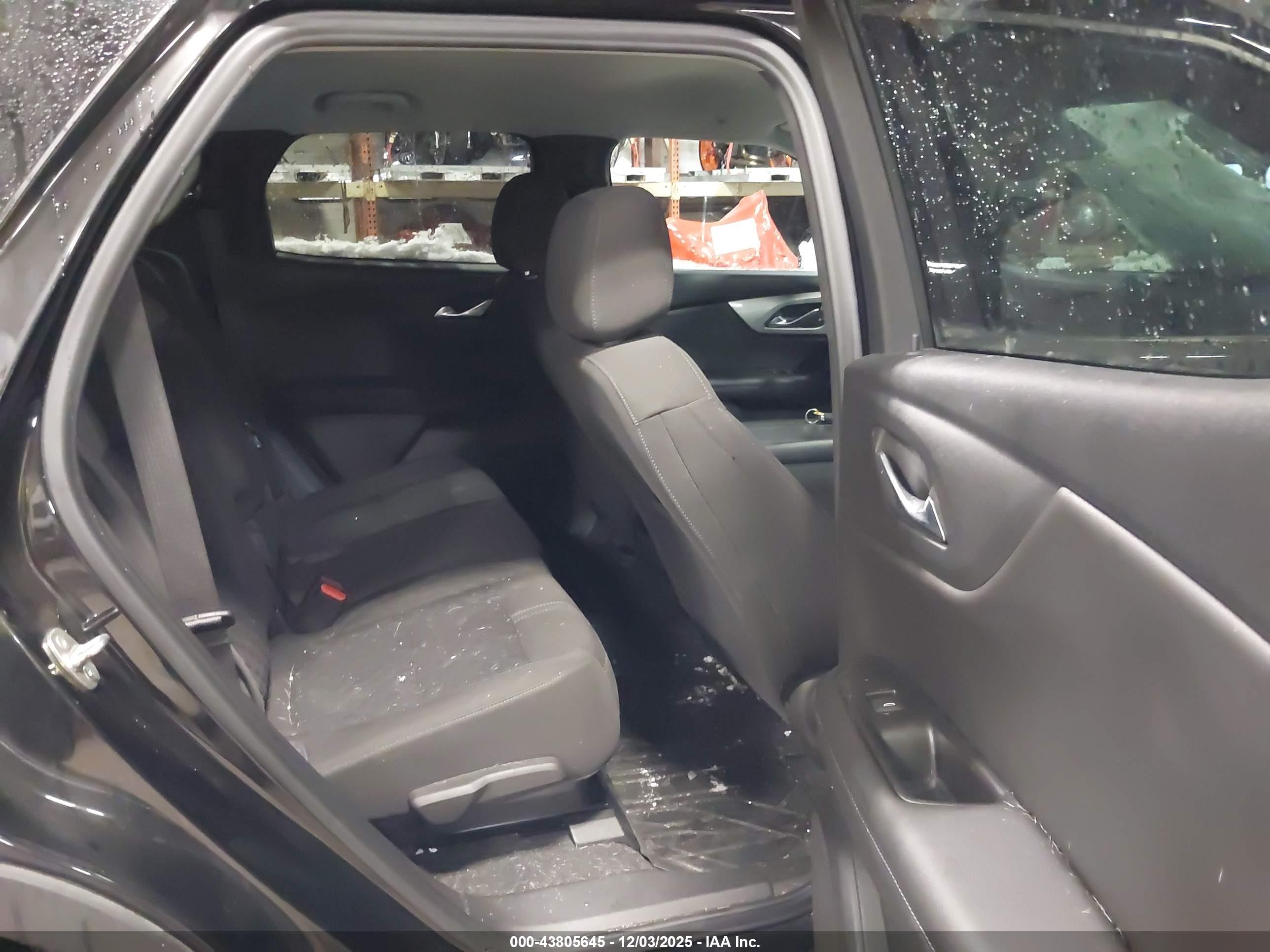 CHEVROLET BLAZER image 8