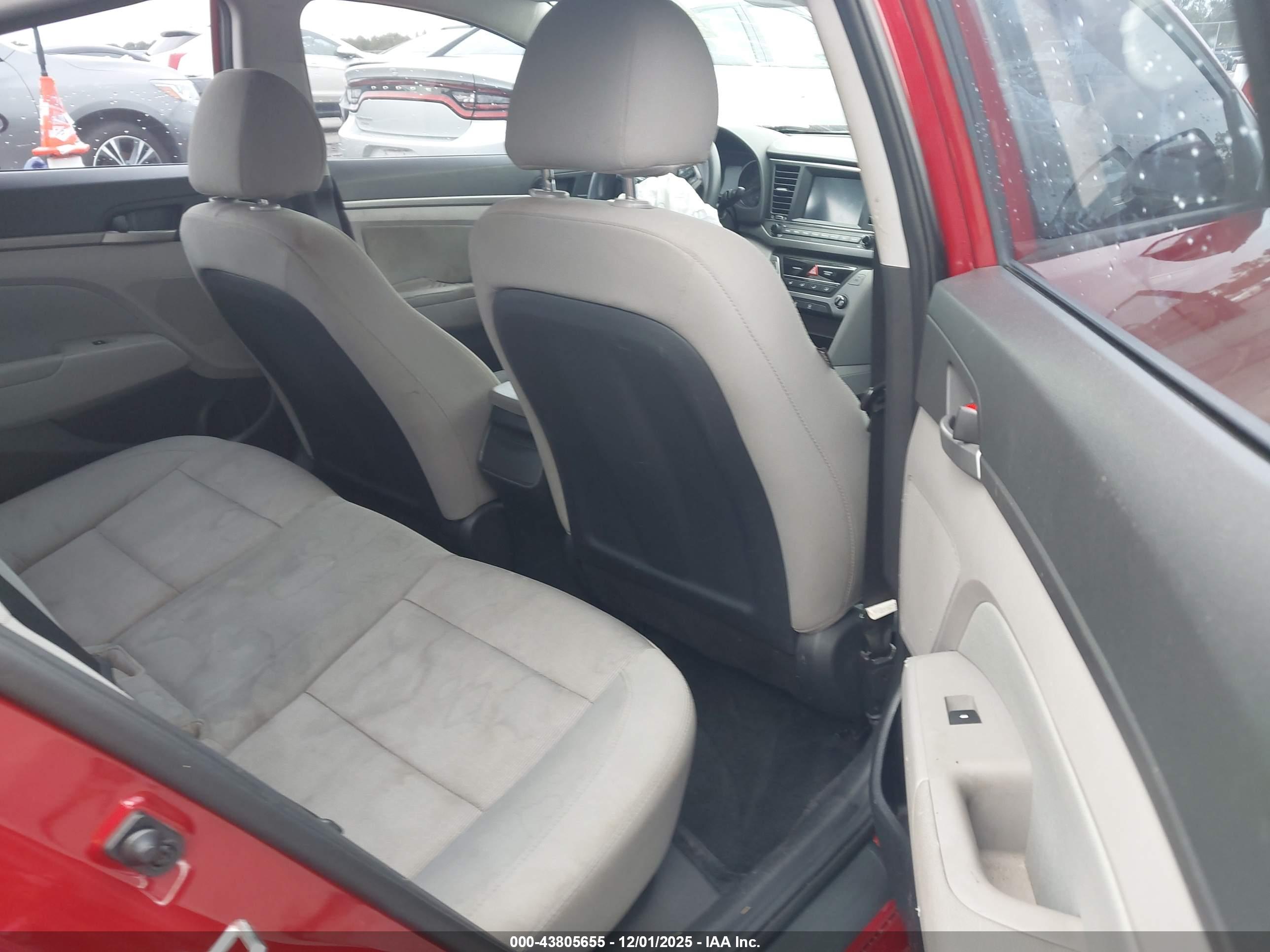 HYUNDAI ELANTRA image 8
