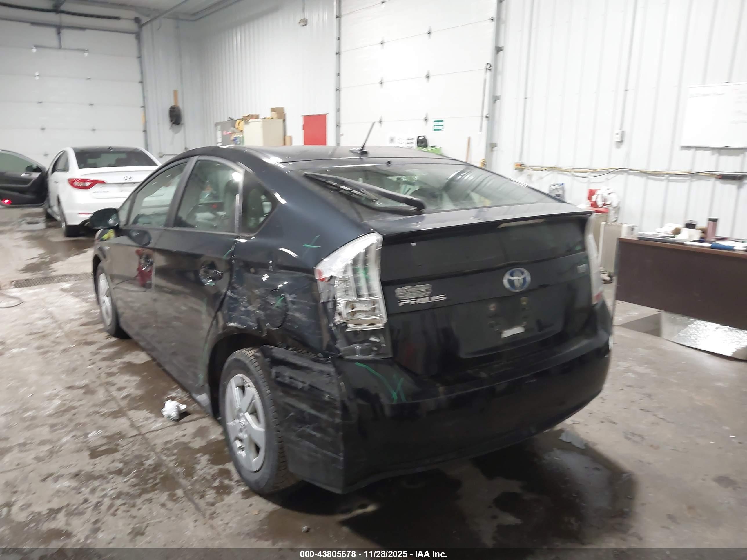 TOYOTA PRIUS image 6