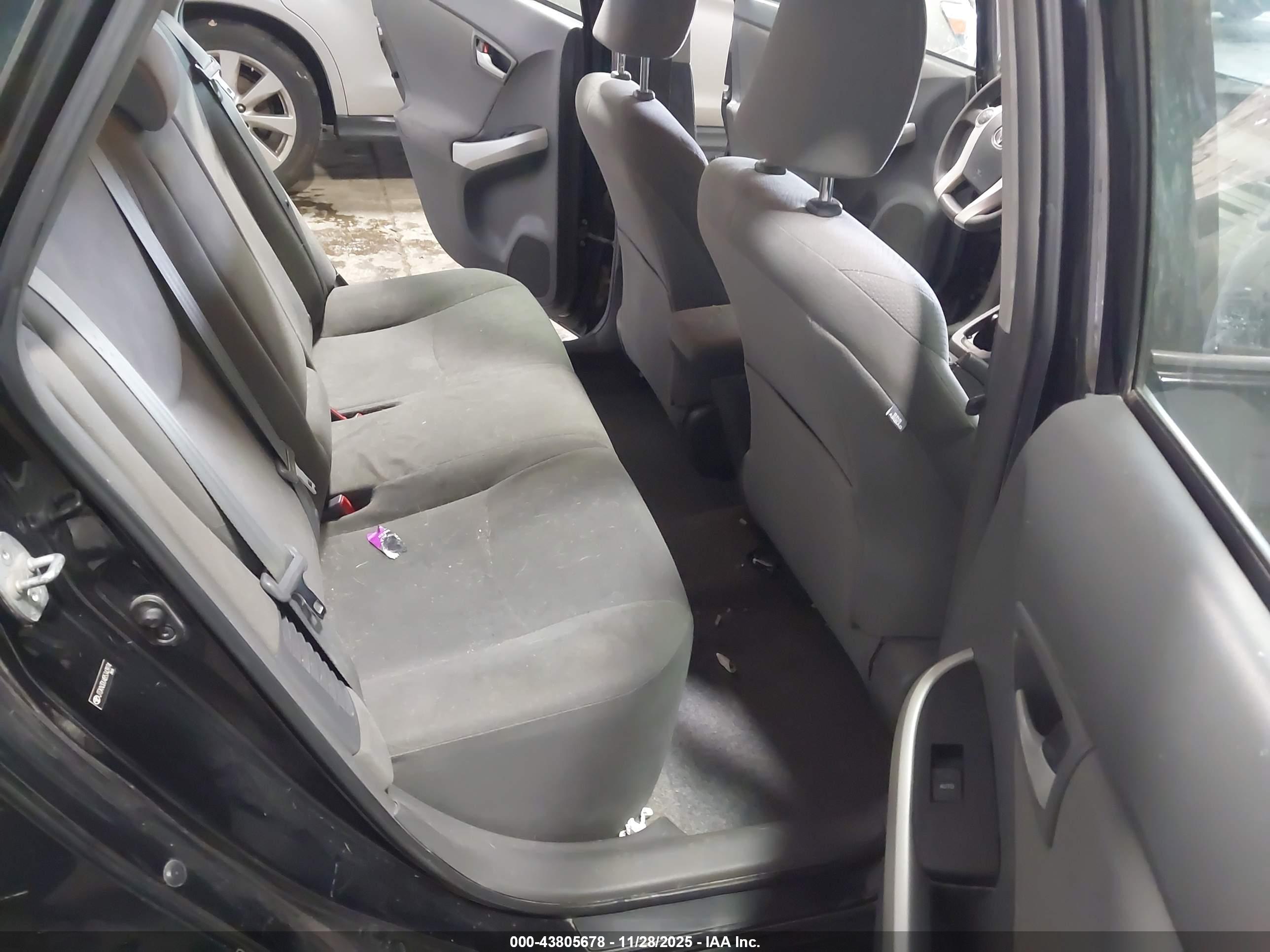 TOYOTA PRIUS image 8