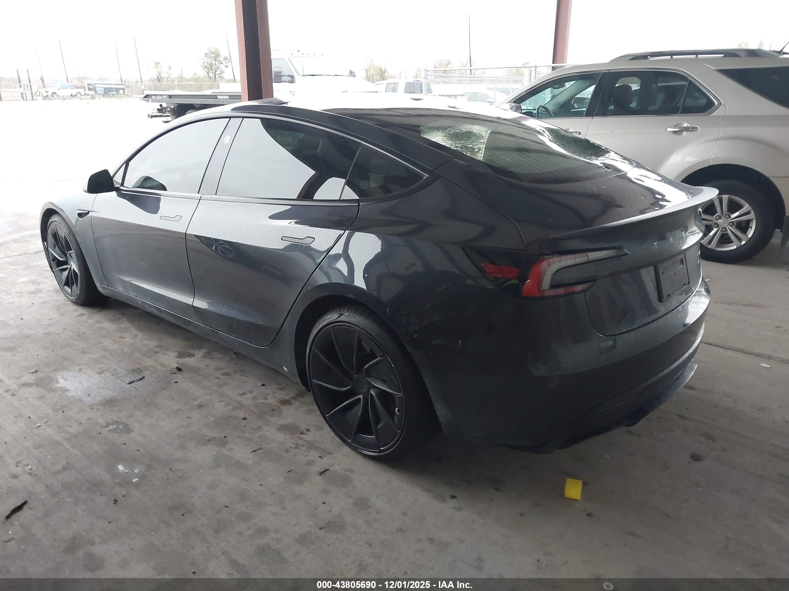 TESLA MODEL image 3