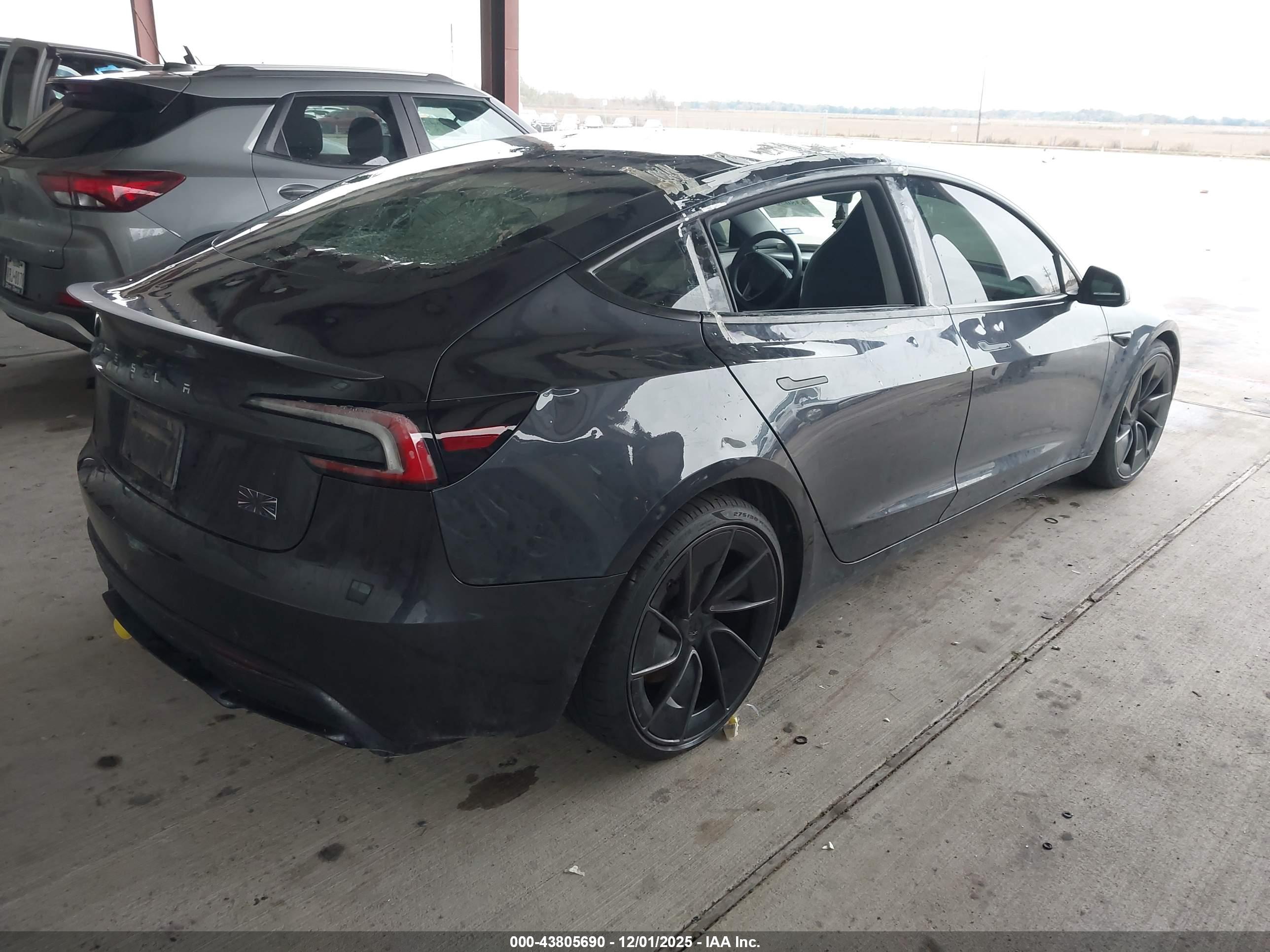 TESLA MODEL image 4
