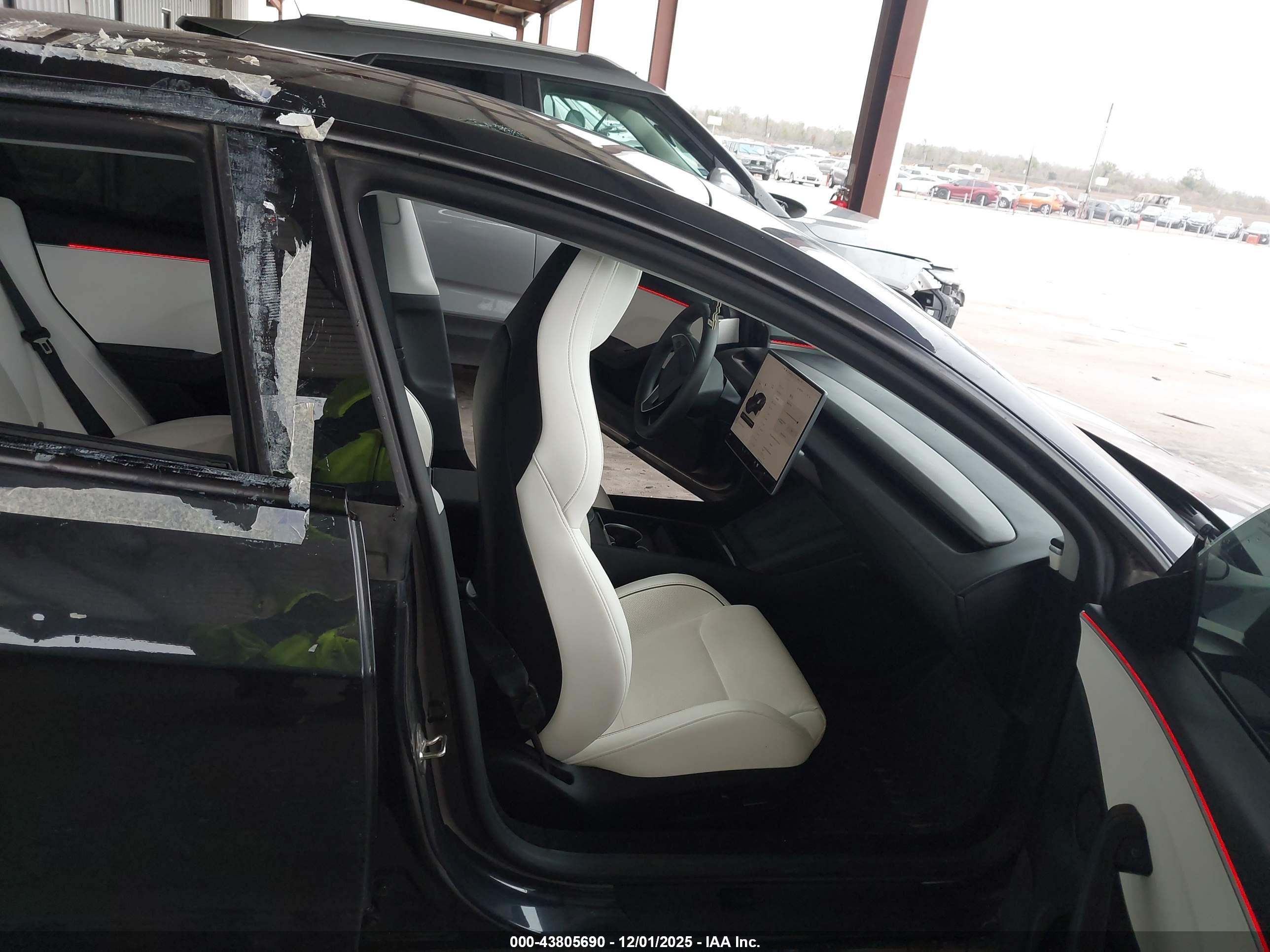 TESLA MODEL image 5