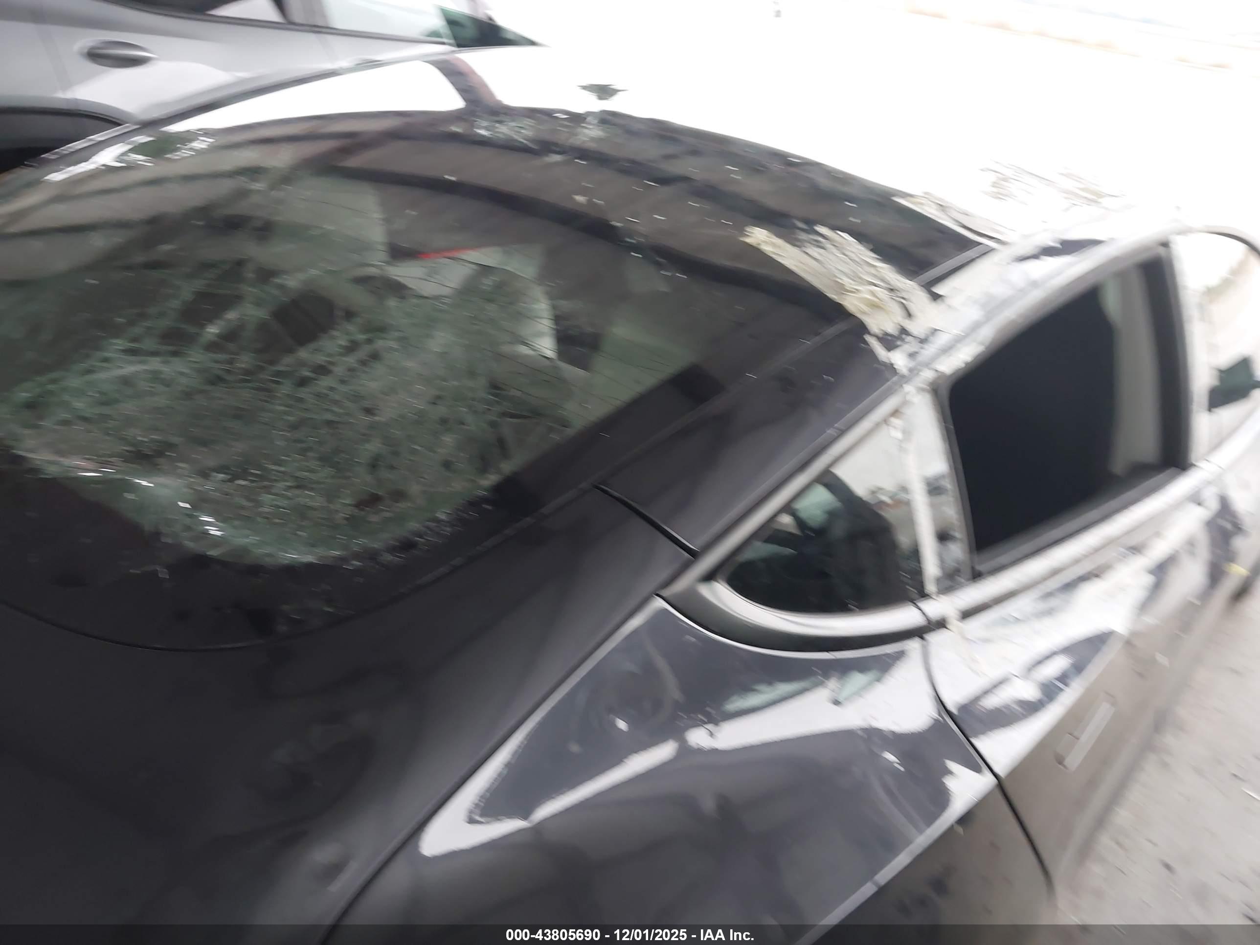 TESLA MODEL image 6