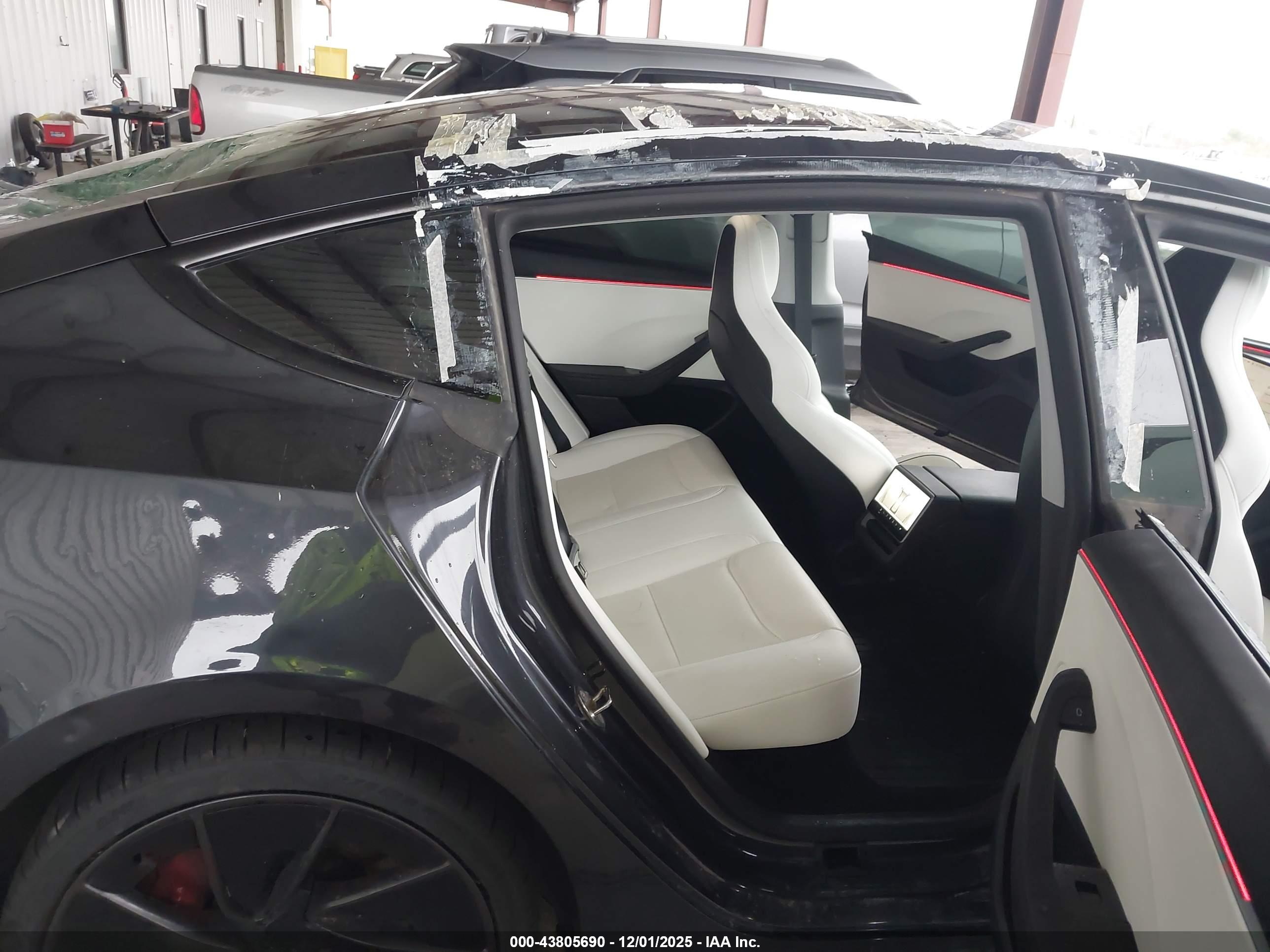 TESLA MODEL image 8