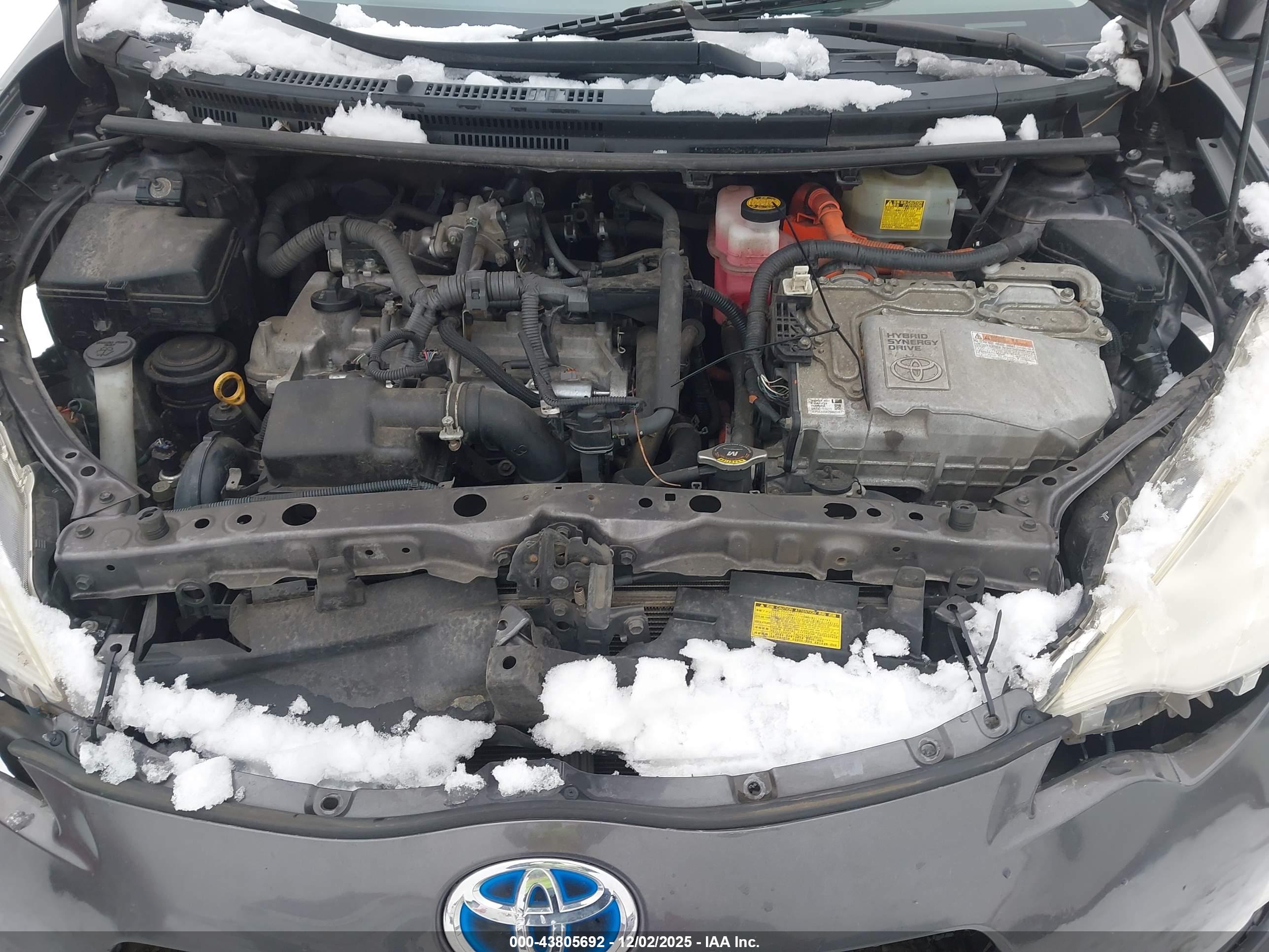 TOYOTA PRIUS image 10