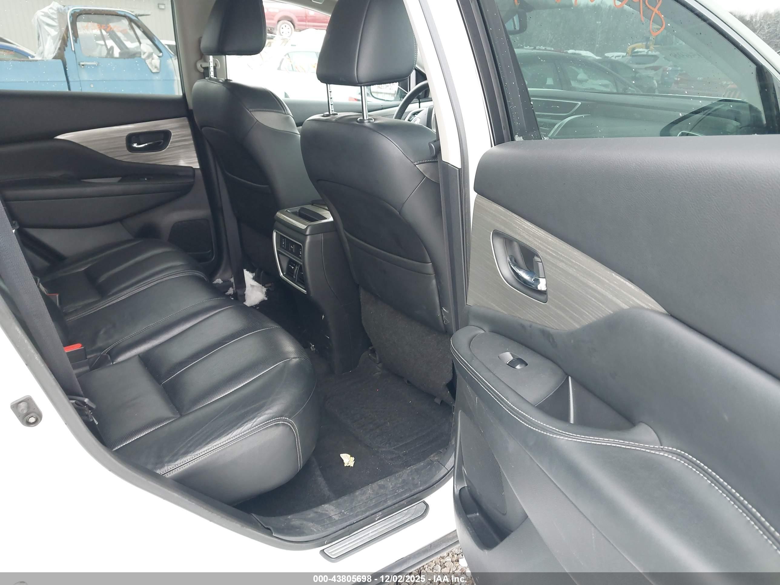 NISSAN MURANO image 8