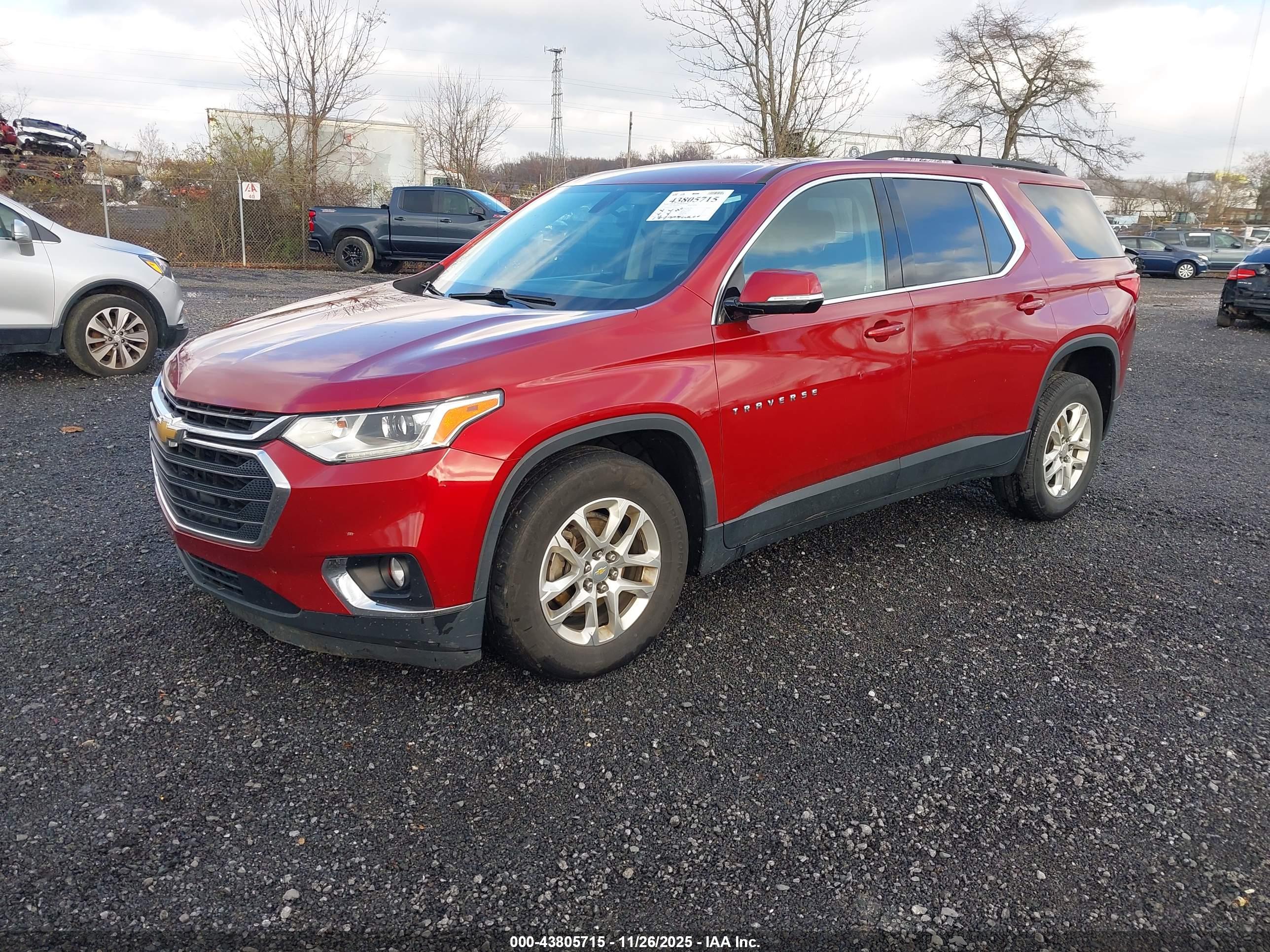 CHEVROLET TRAVERSE image 2
