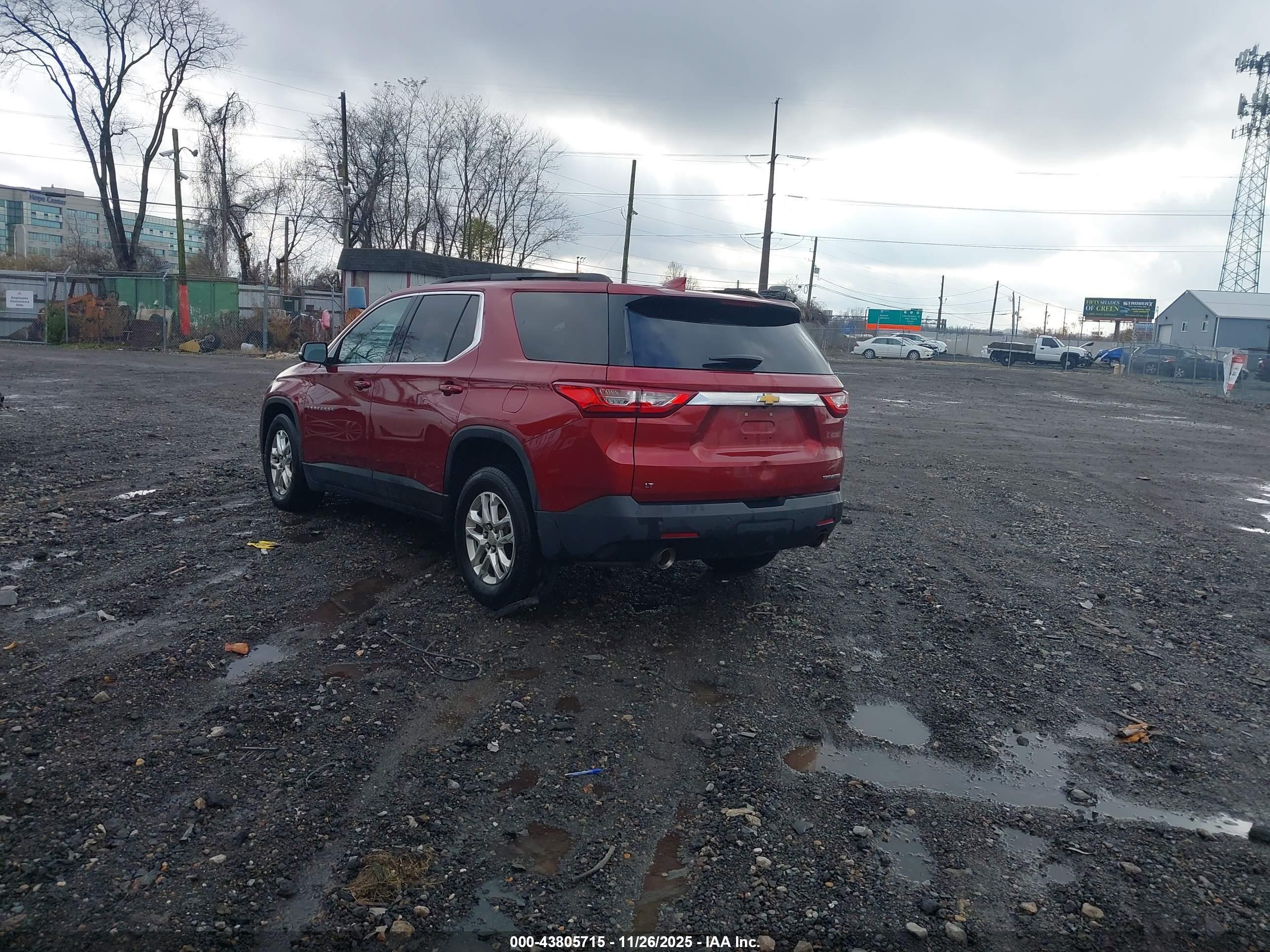 CHEVROLET TRAVERSE image 3