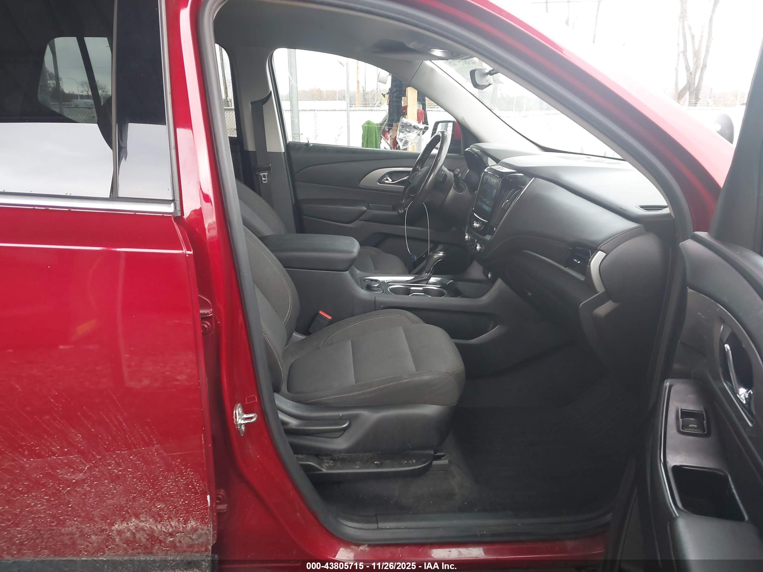 CHEVROLET TRAVERSE image 5