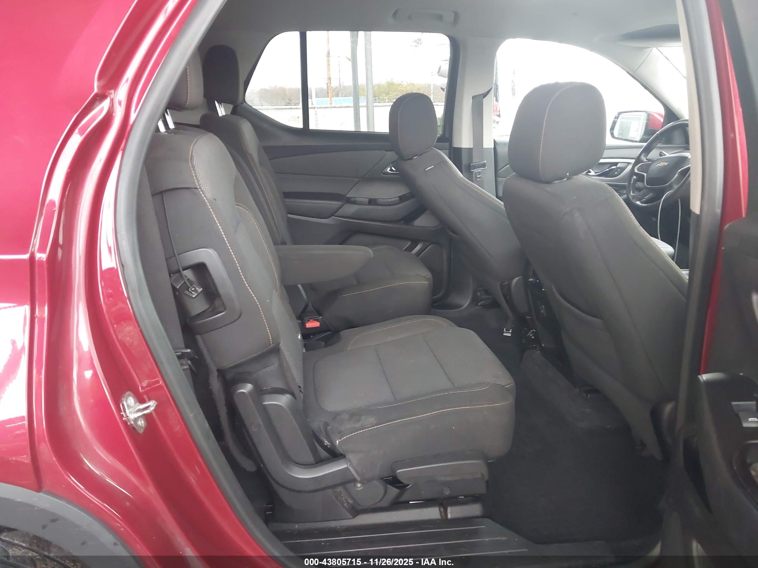 CHEVROLET TRAVERSE image 8