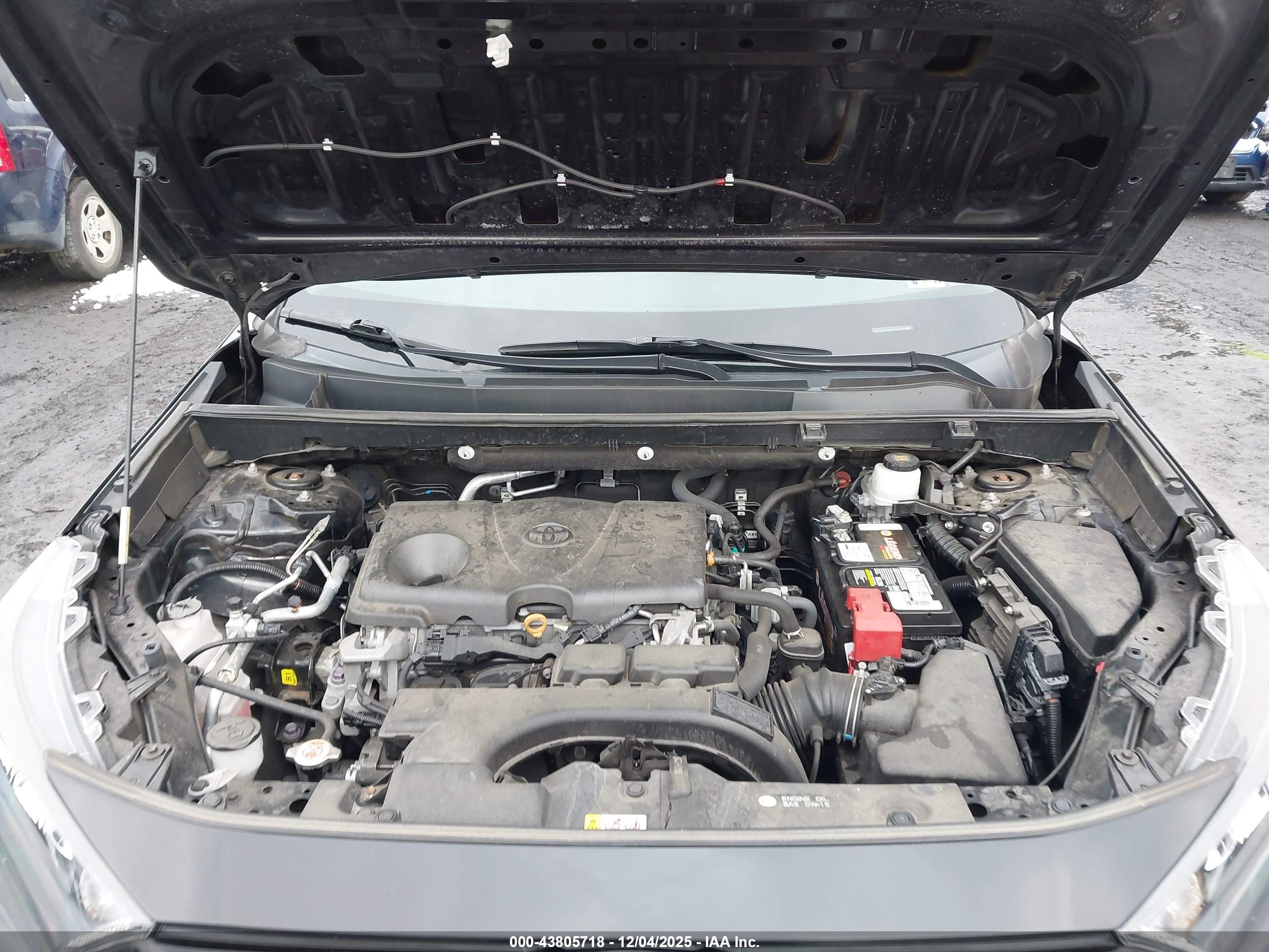 TOYOTA RAV4 image 10