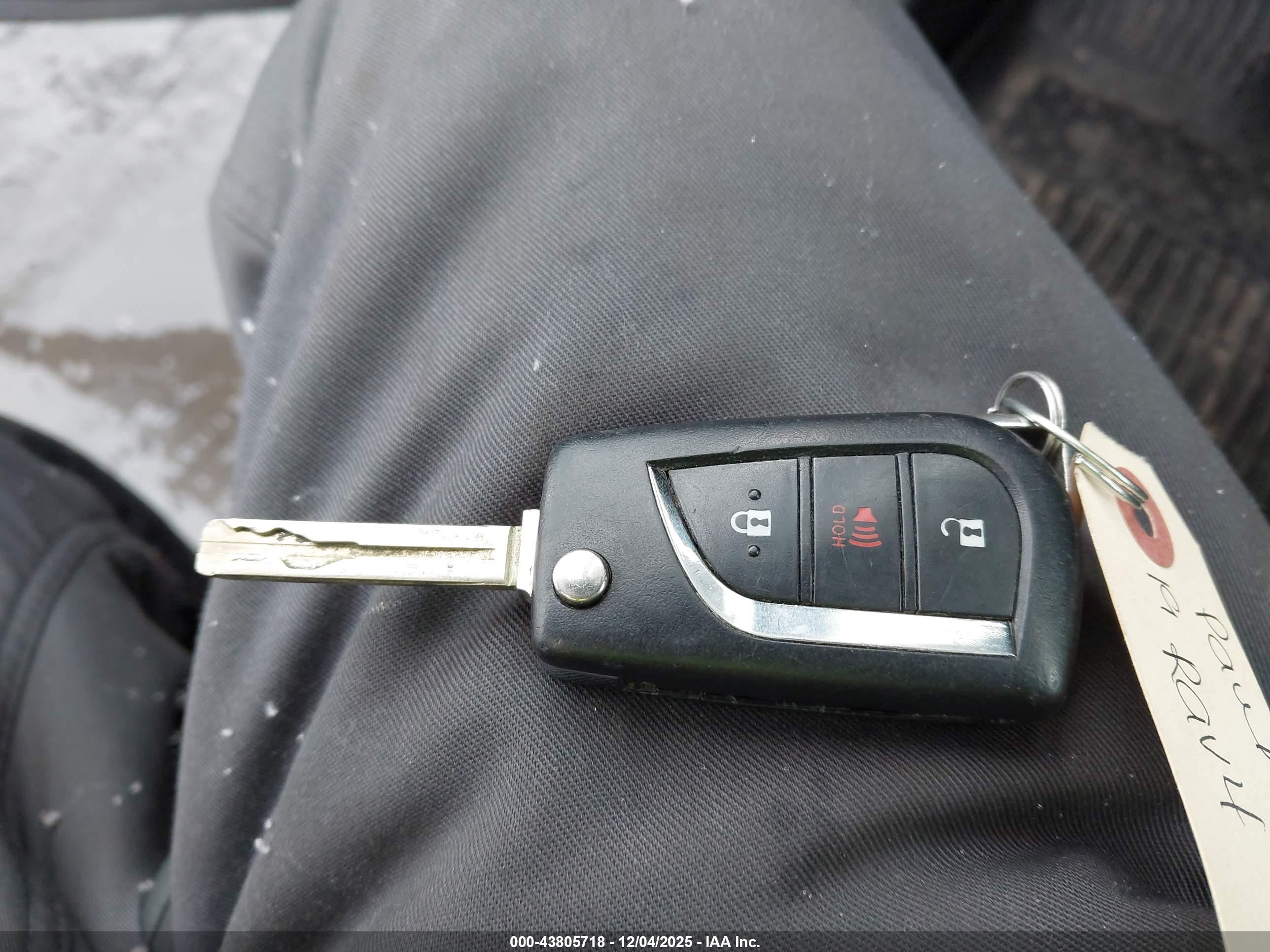 TOYOTA RAV4 image 11