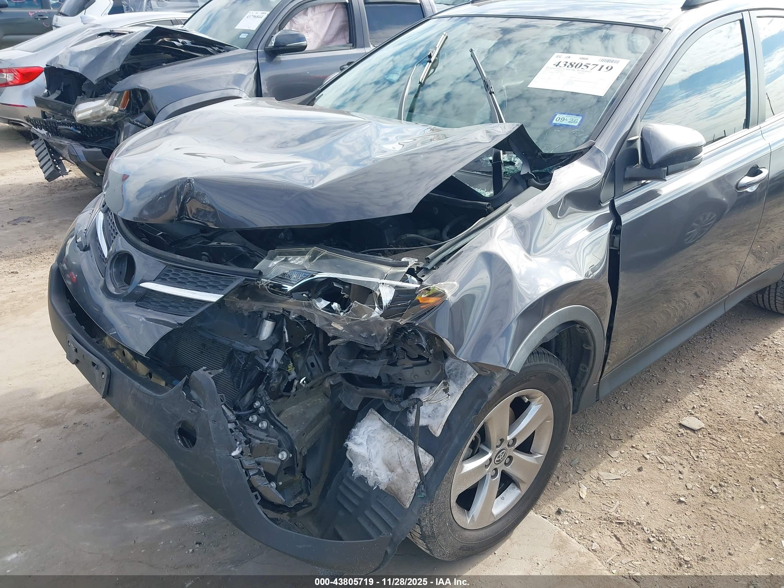 TOYOTA RAV4 image 6