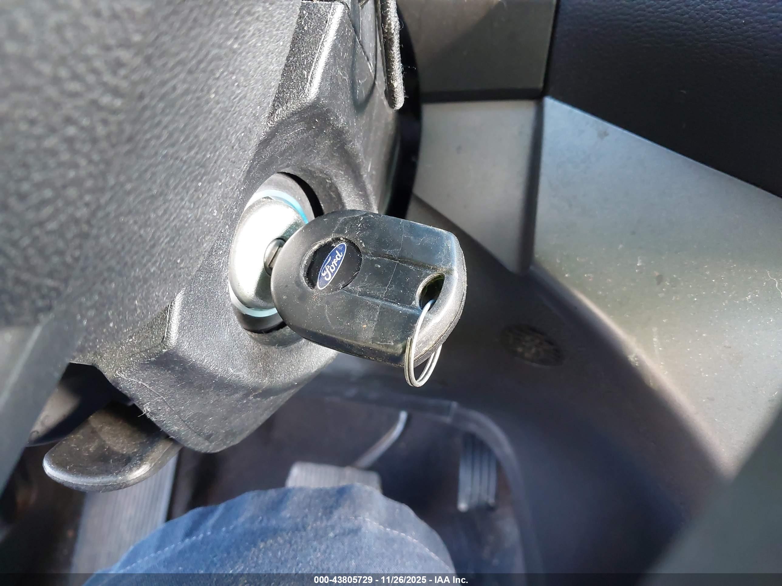 FORD ESCAPE image 11