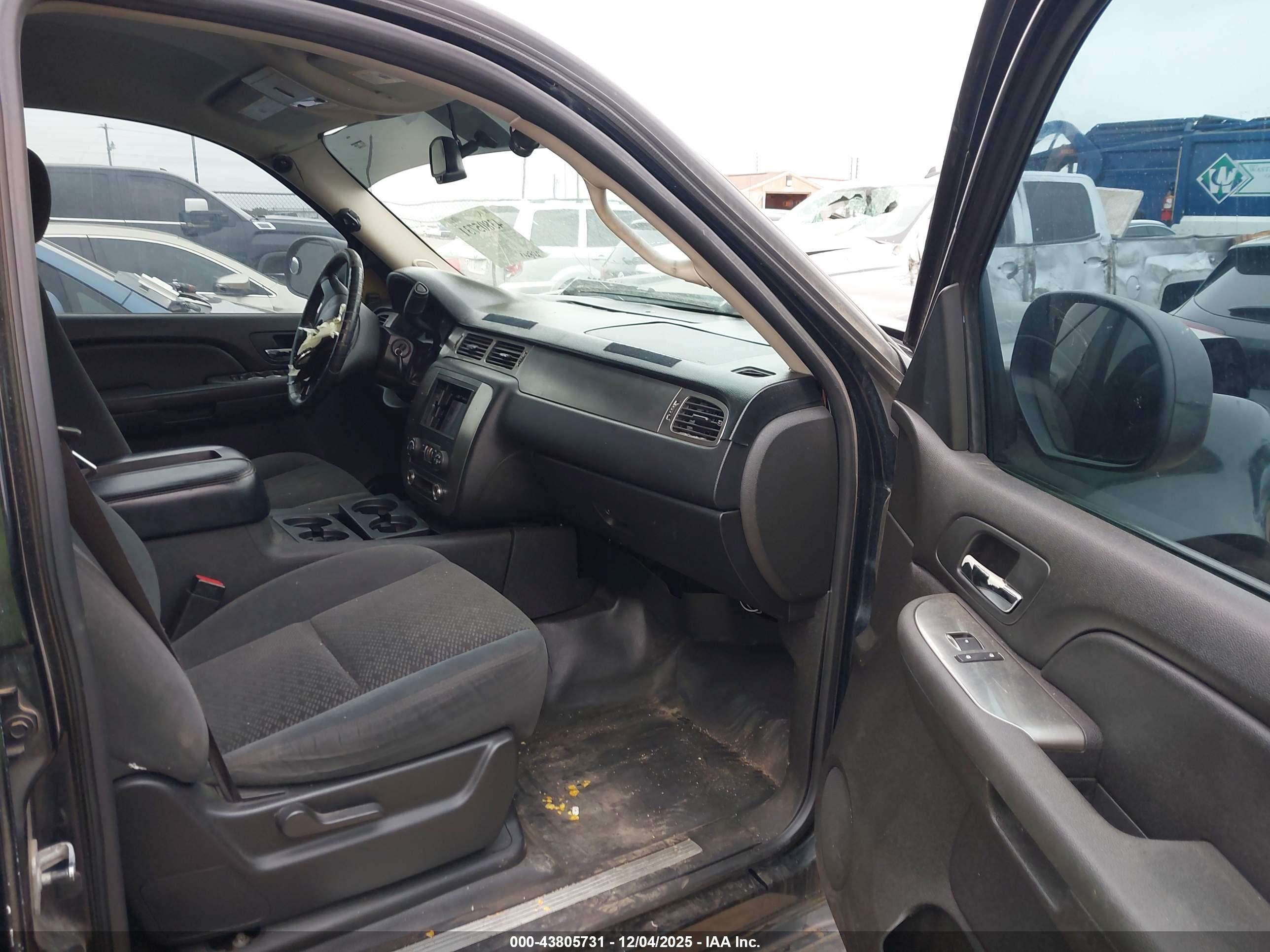 CHEVROLET TAHOE image 5