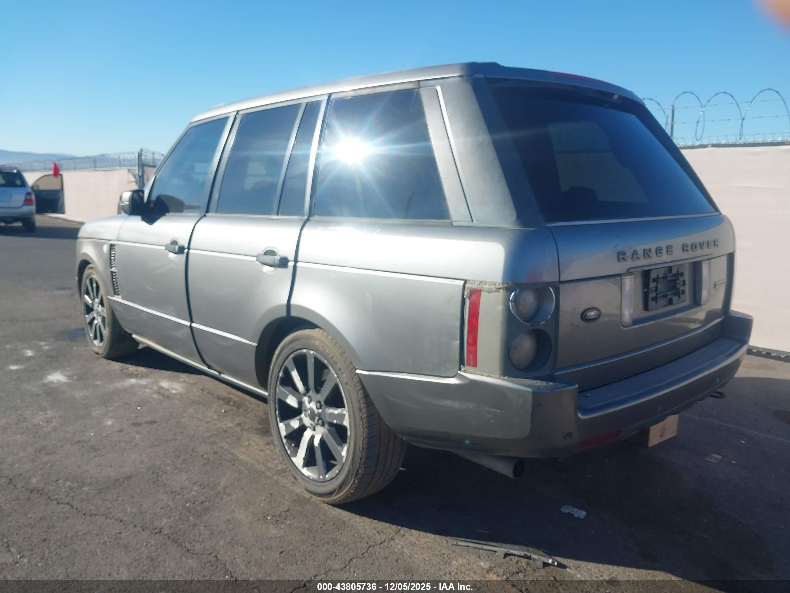 LAND ROVER image 3