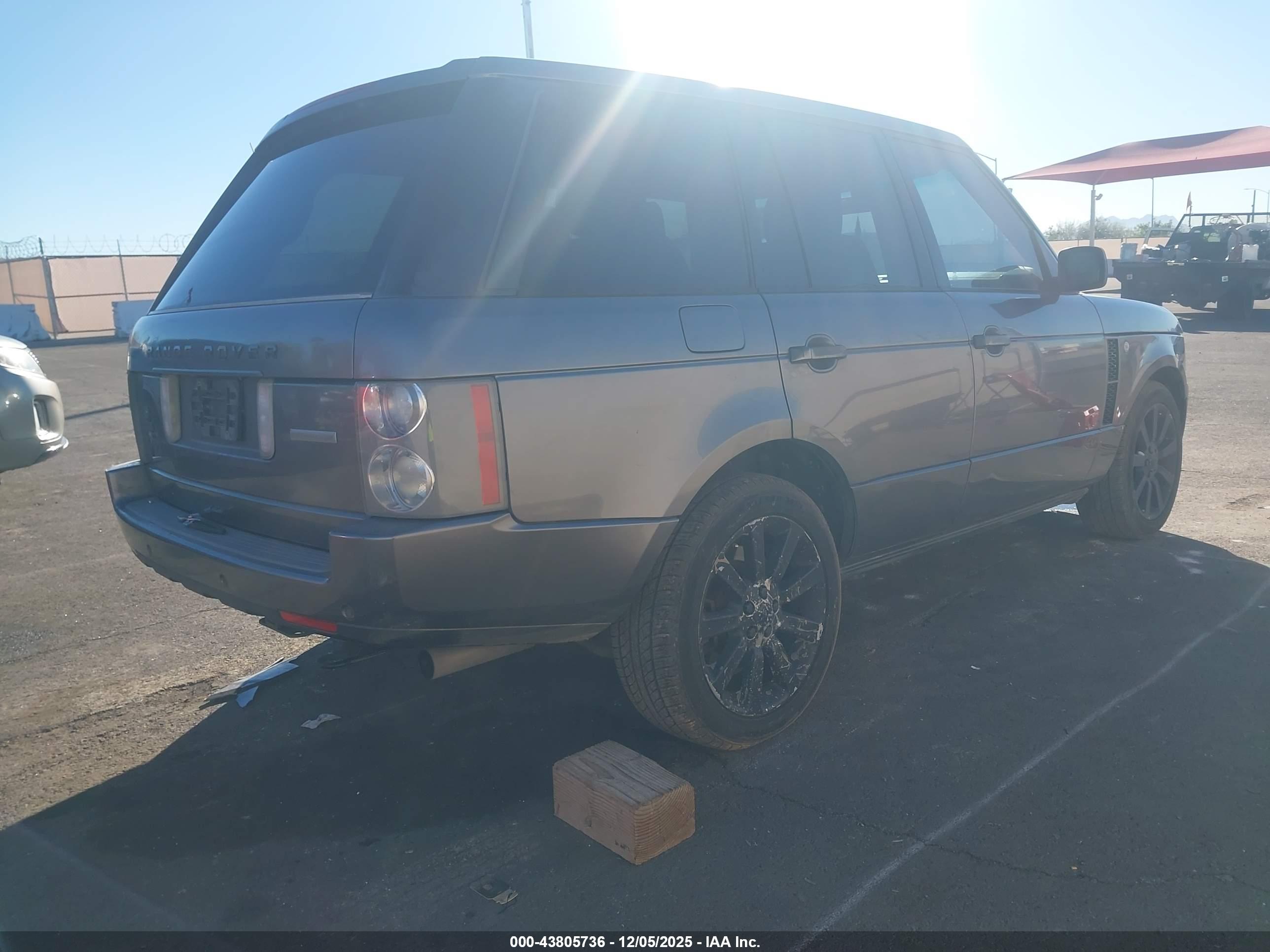 LAND ROVER image 4