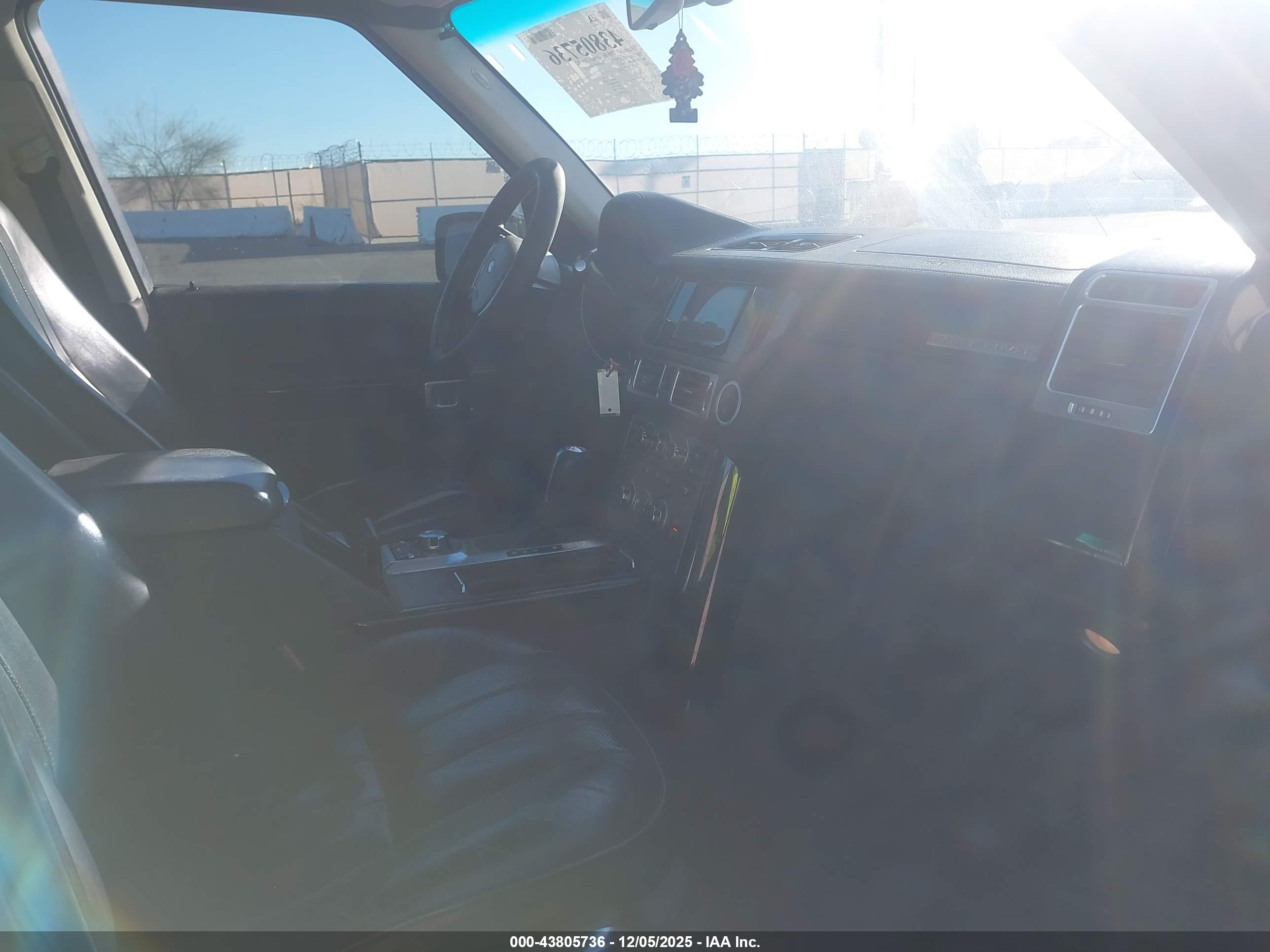 LAND ROVER image 5