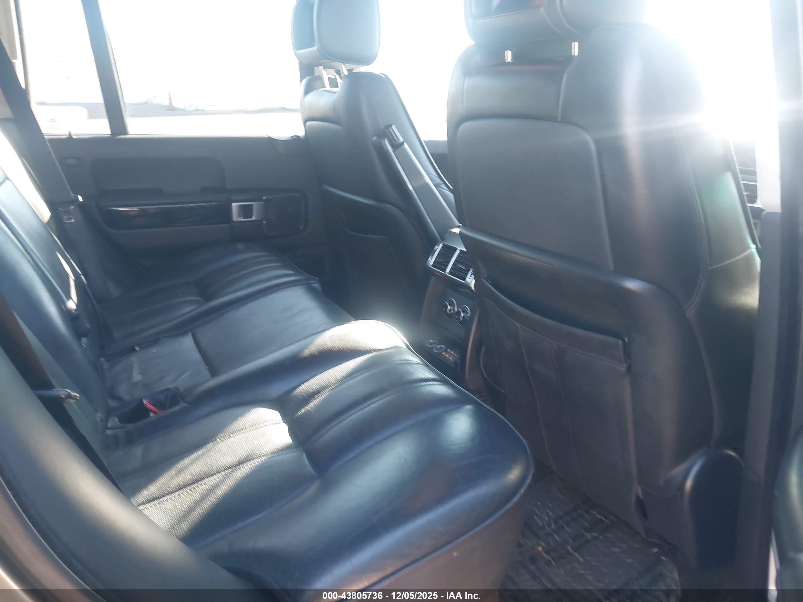 LAND ROVER image 8