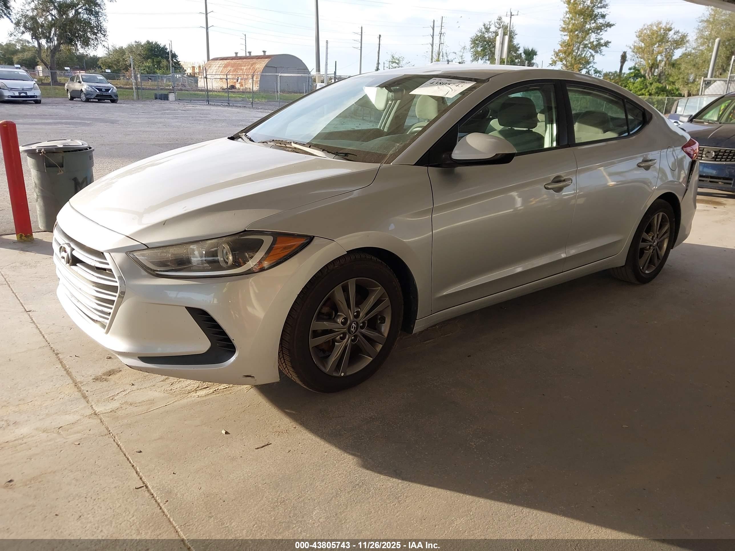 HYUNDAI ELANTRA image 2