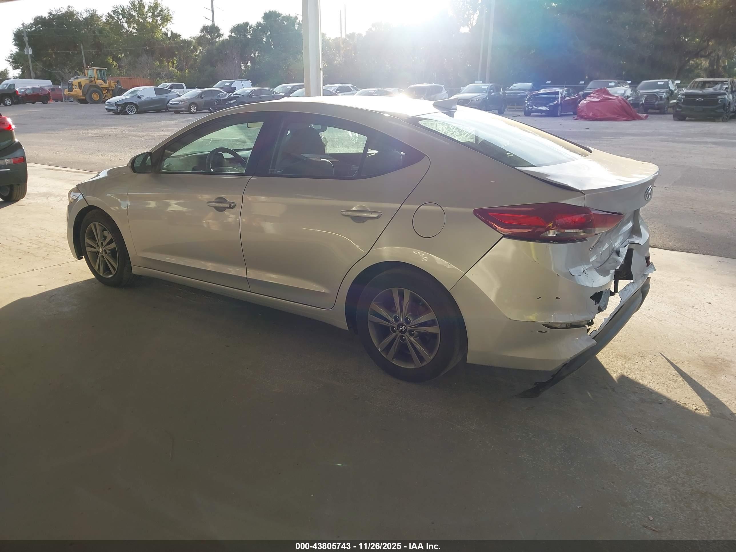 HYUNDAI ELANTRA image 3