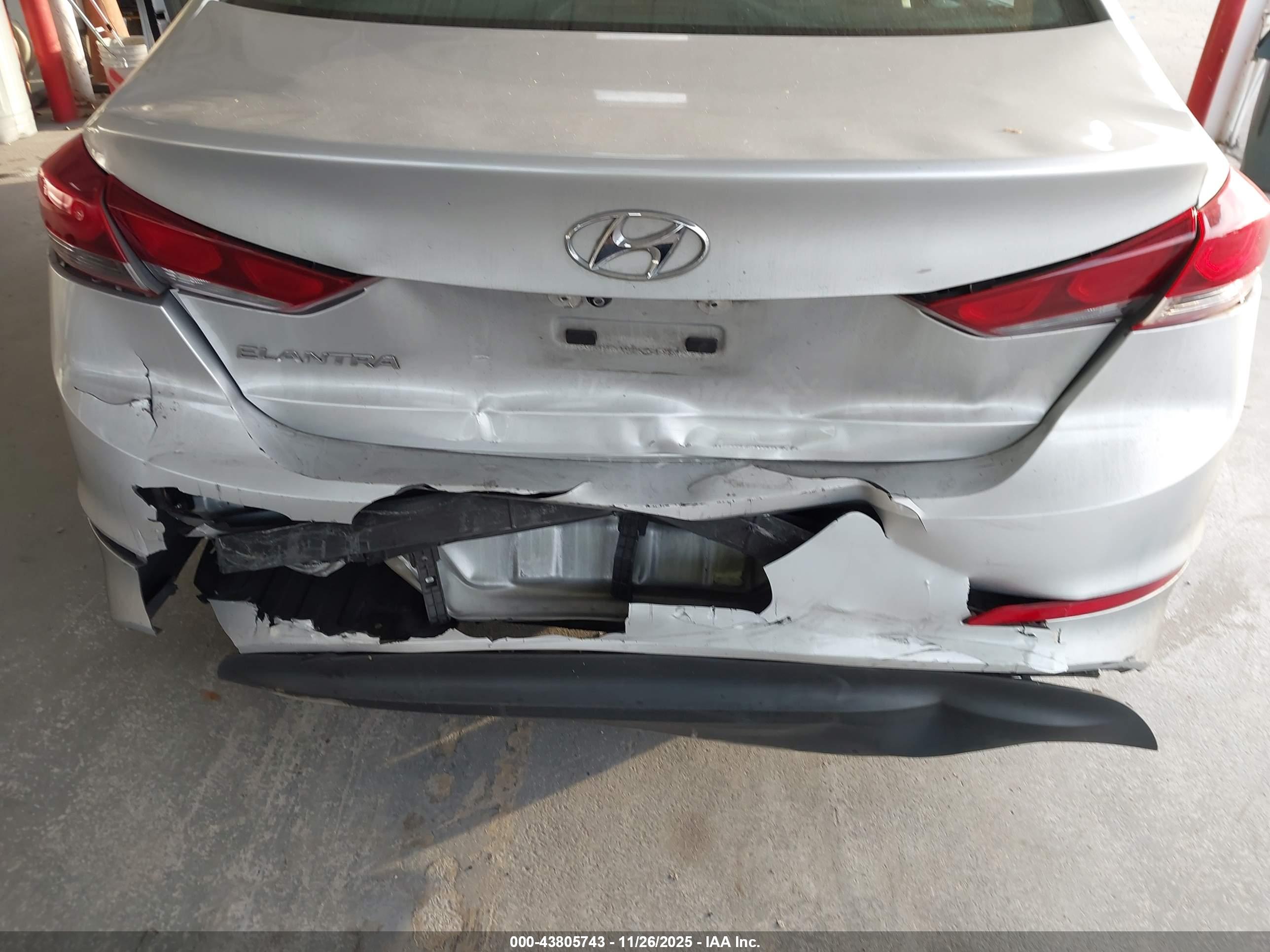 HYUNDAI ELANTRA image 6