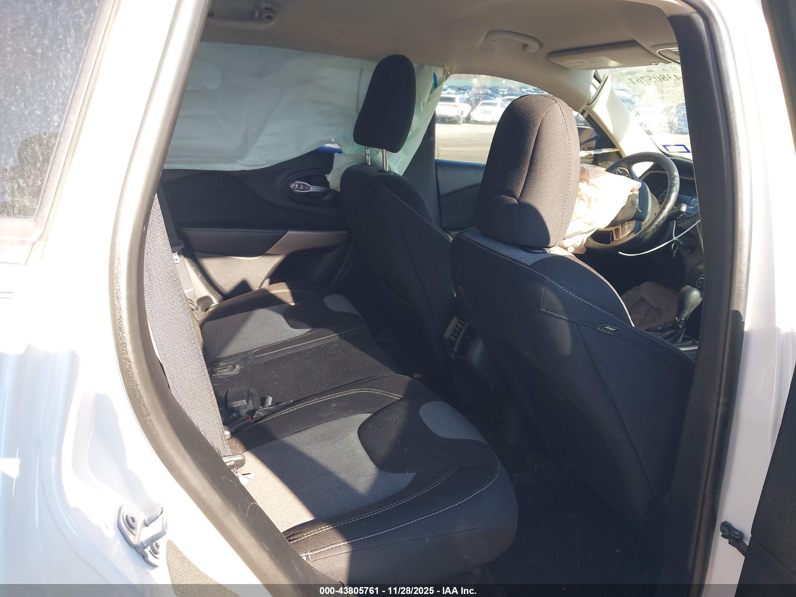 JEEP CHEROKEE image 8