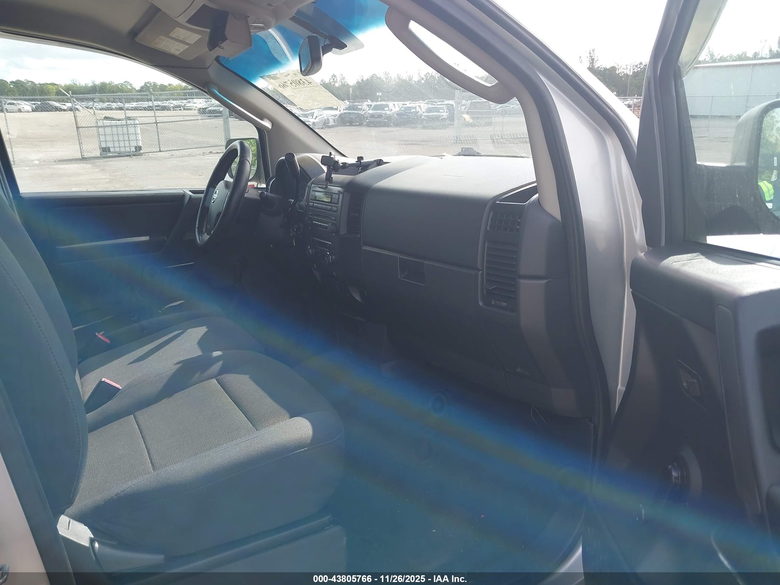 NISSAN TITAN image 5