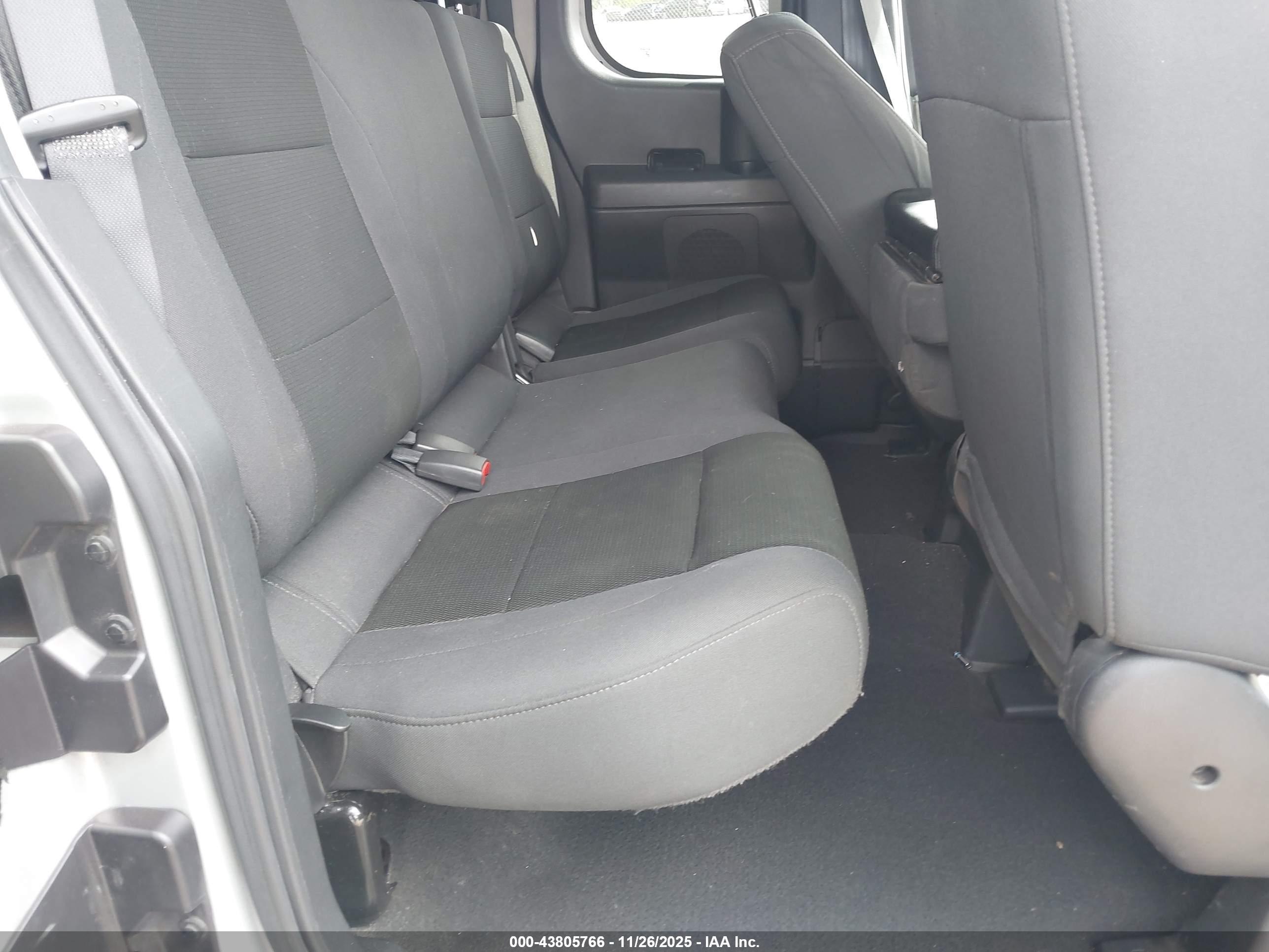 NISSAN TITAN image 8
