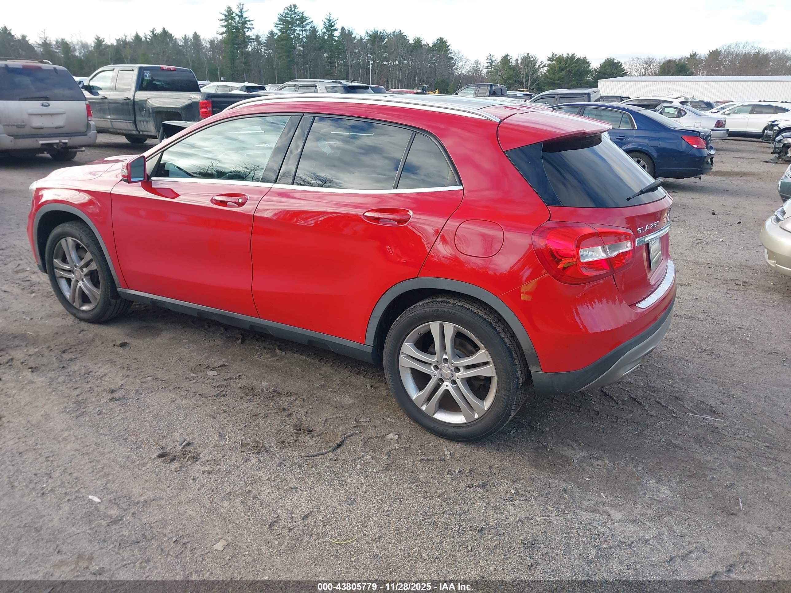 MERCEDES-BENZ GLA image 3