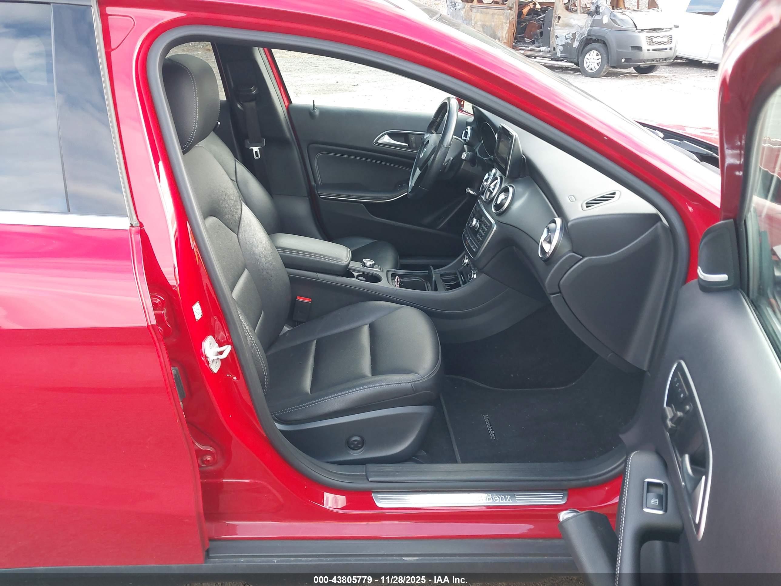 MERCEDES-BENZ GLA image 5