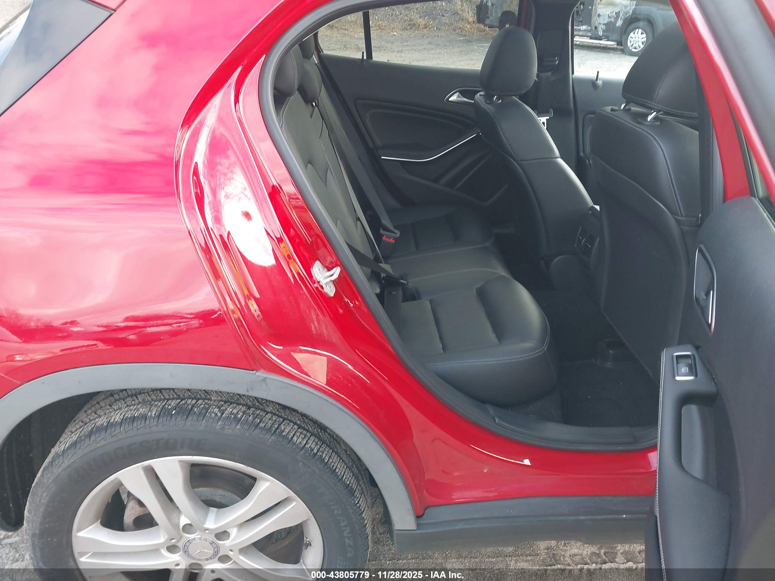 MERCEDES-BENZ GLA image 8