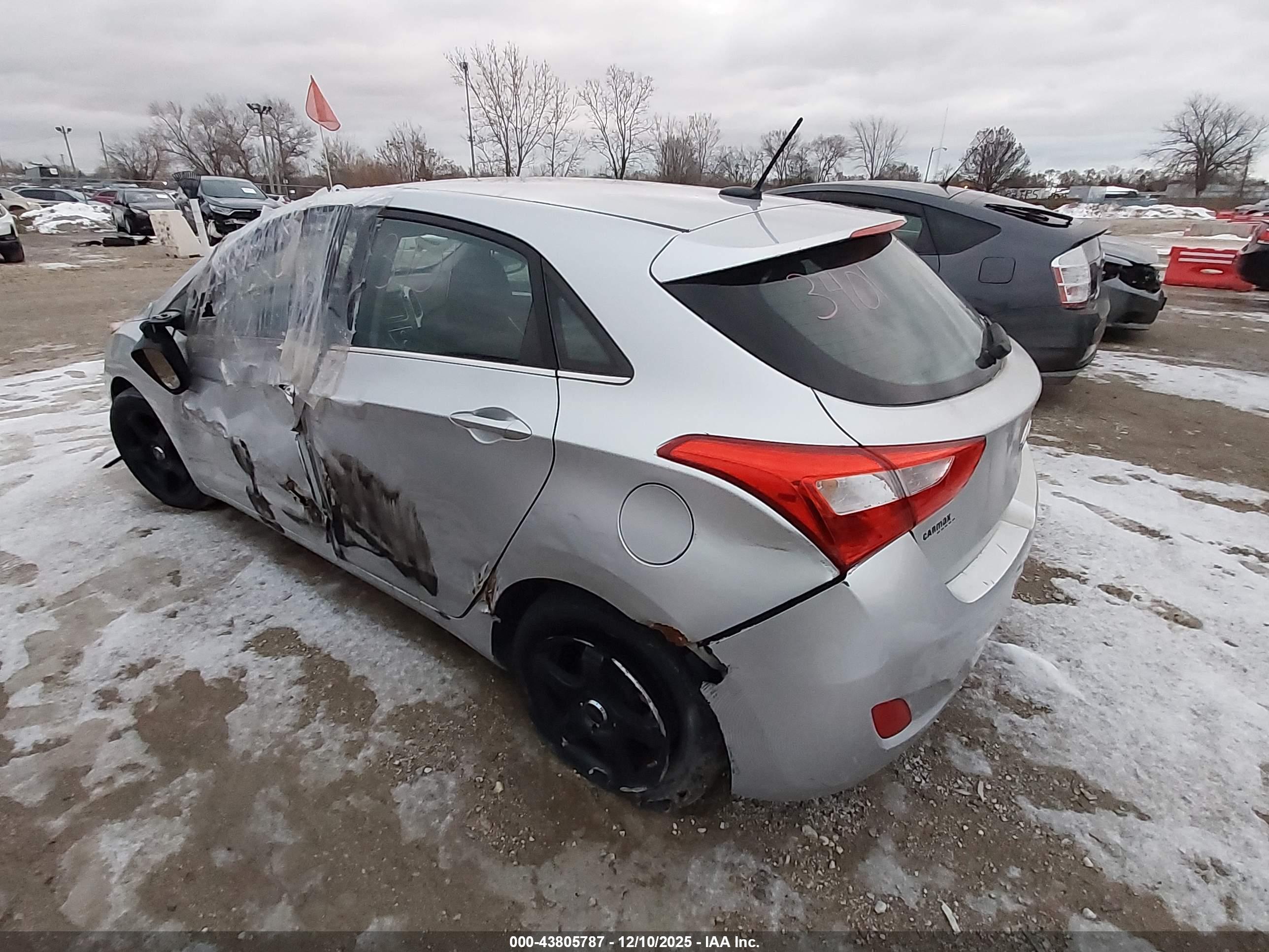 HYUNDAI ELANTRA image 3