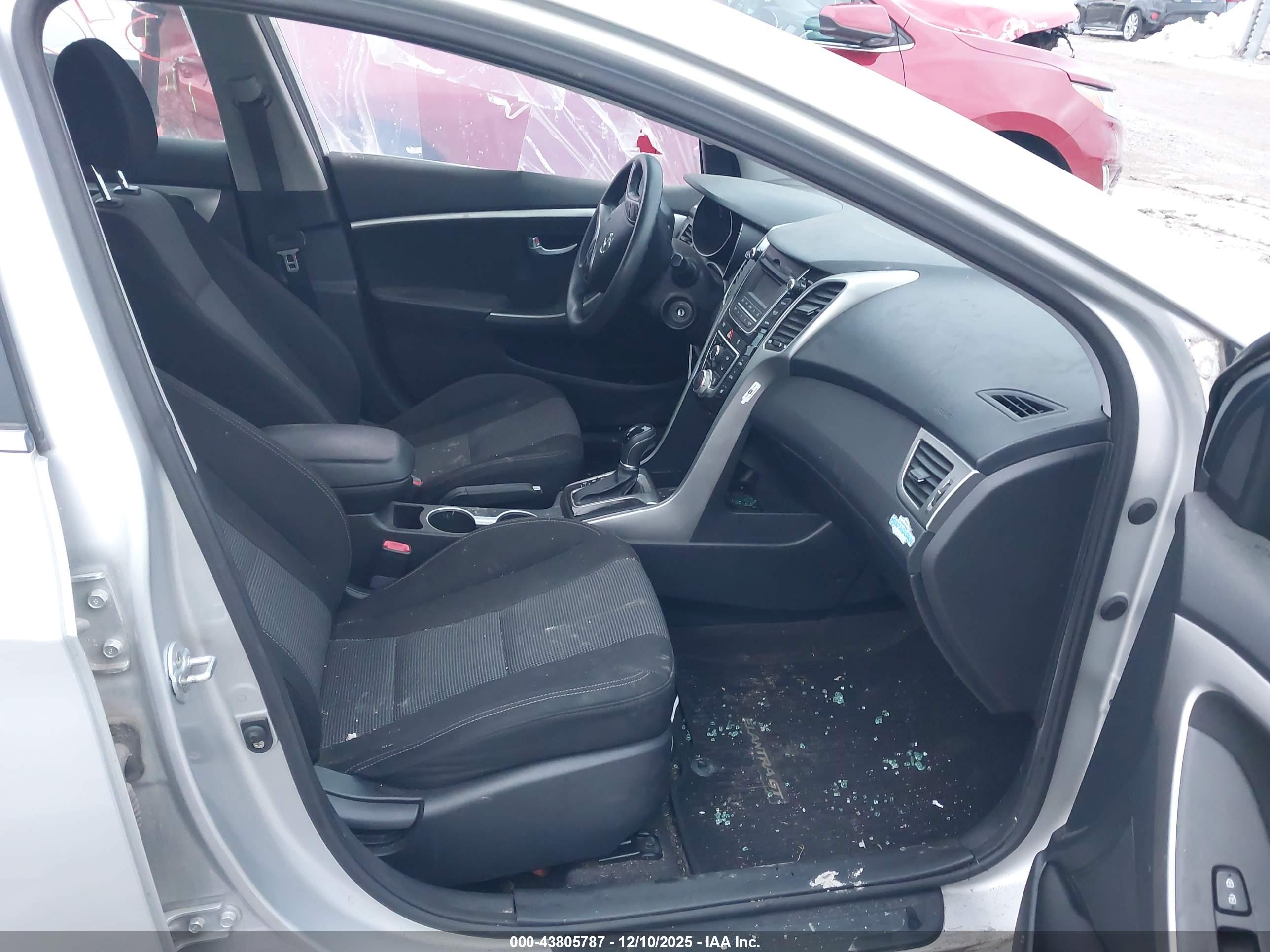 HYUNDAI ELANTRA image 5