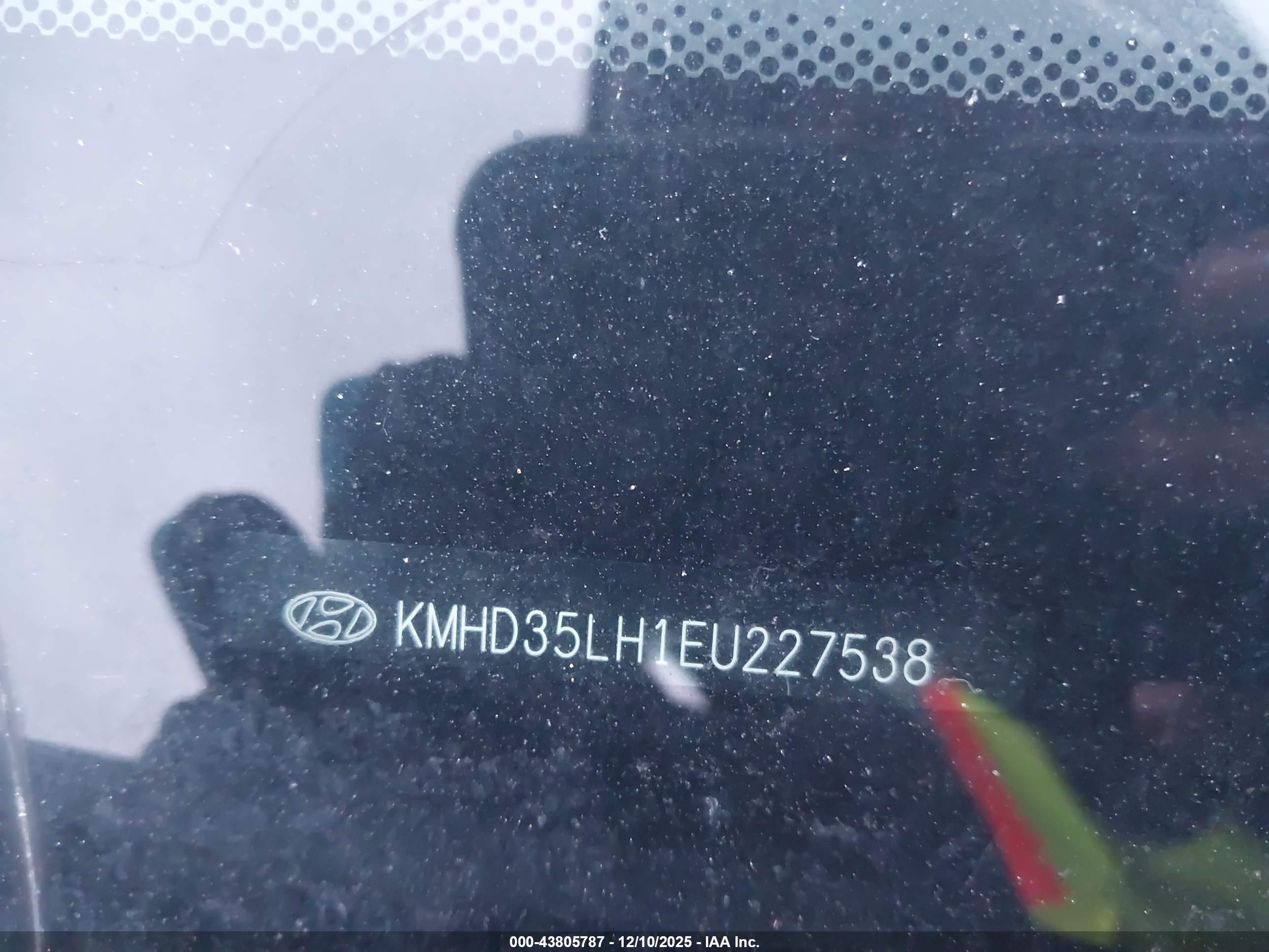 HYUNDAI ELANTRA image 9