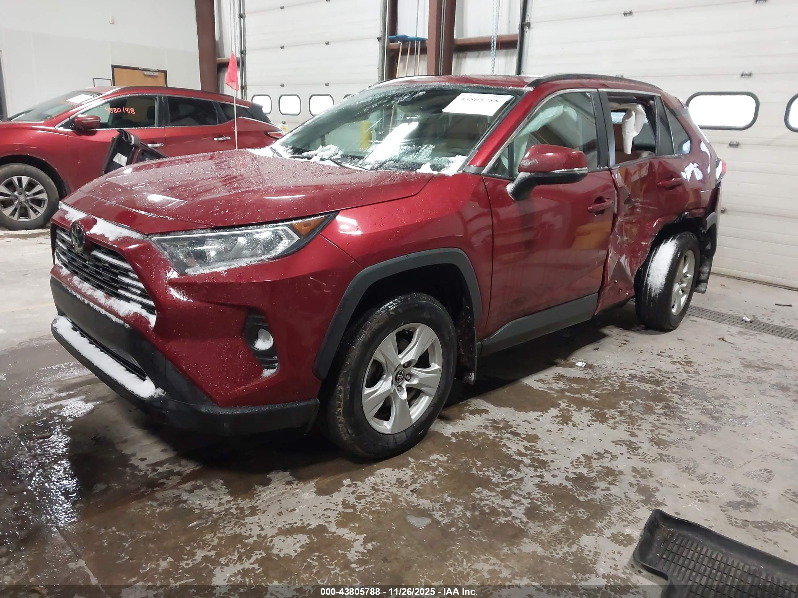 TOYOTA RAV4 image 2