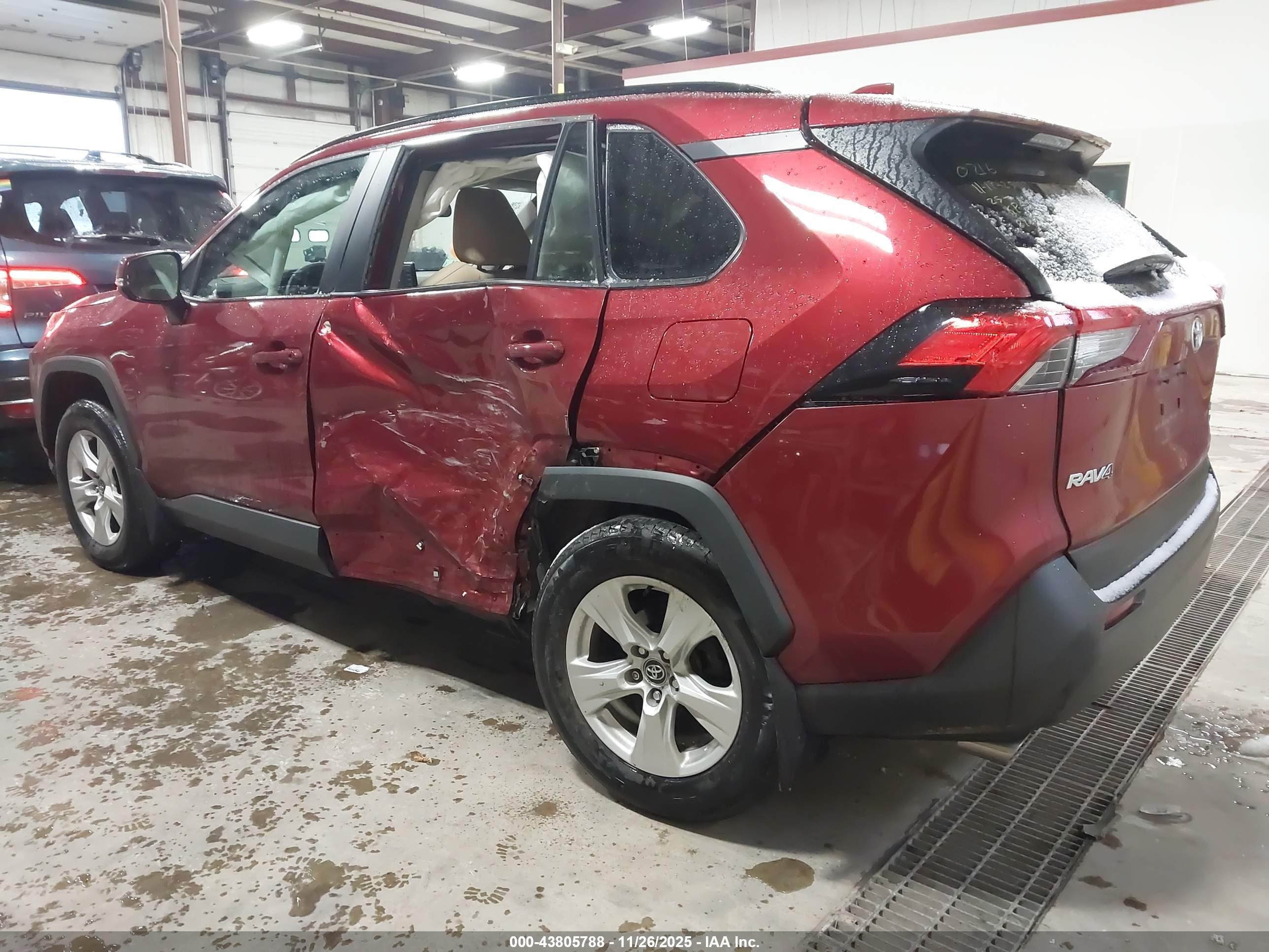 TOYOTA RAV4 image 3