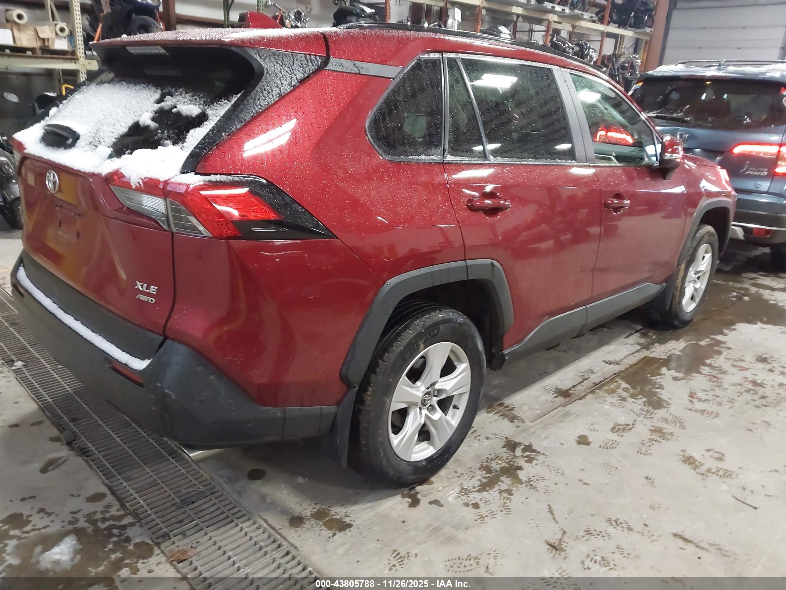 TOYOTA RAV4 image 4