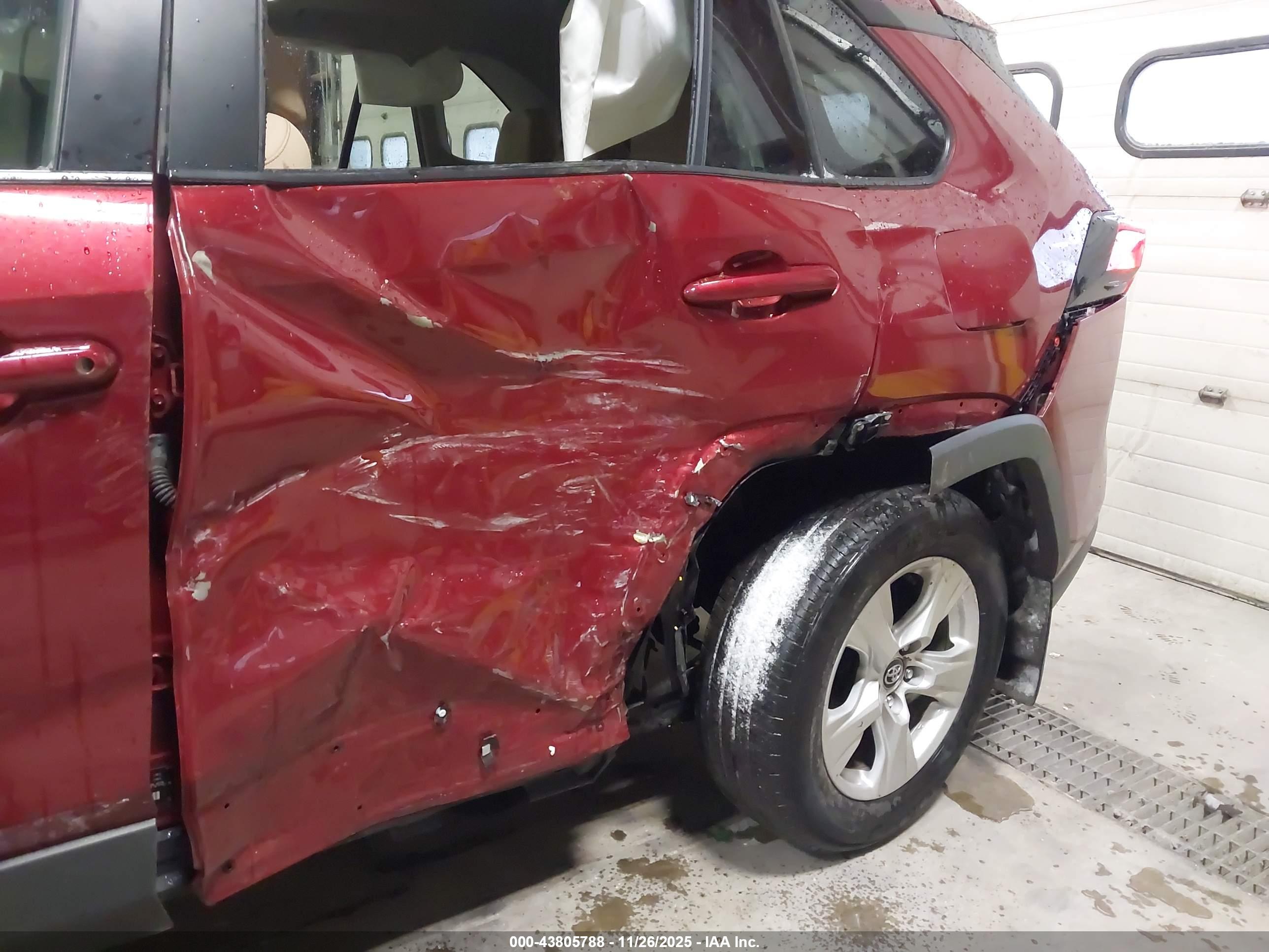 TOYOTA RAV4 image 6