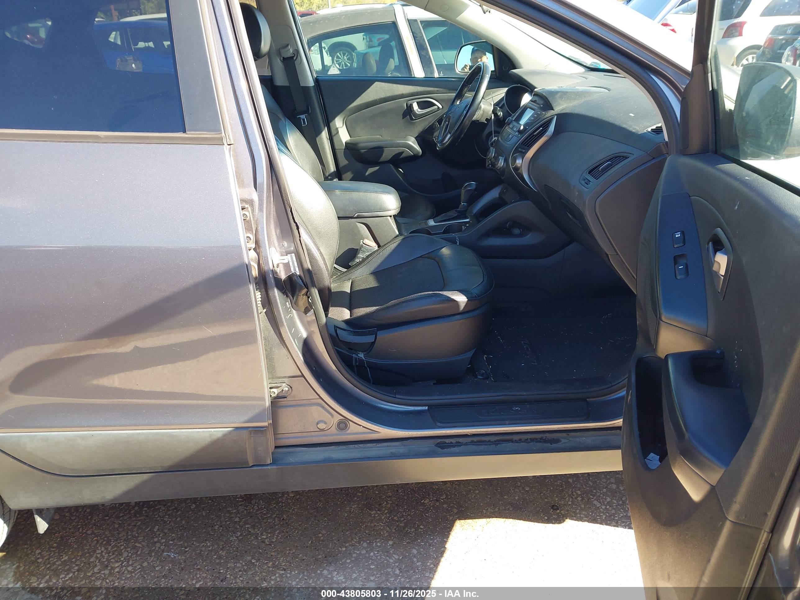 HYUNDAI TUCSON image 5