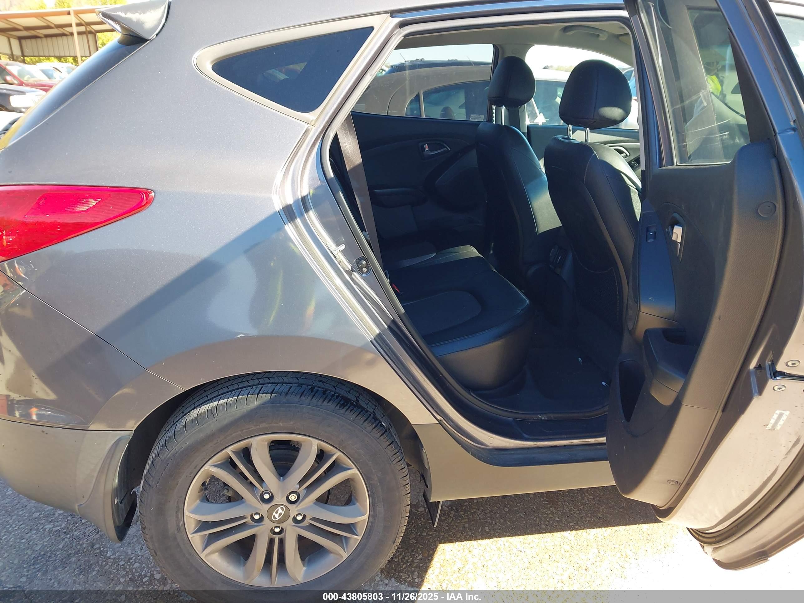 HYUNDAI TUCSON image 8