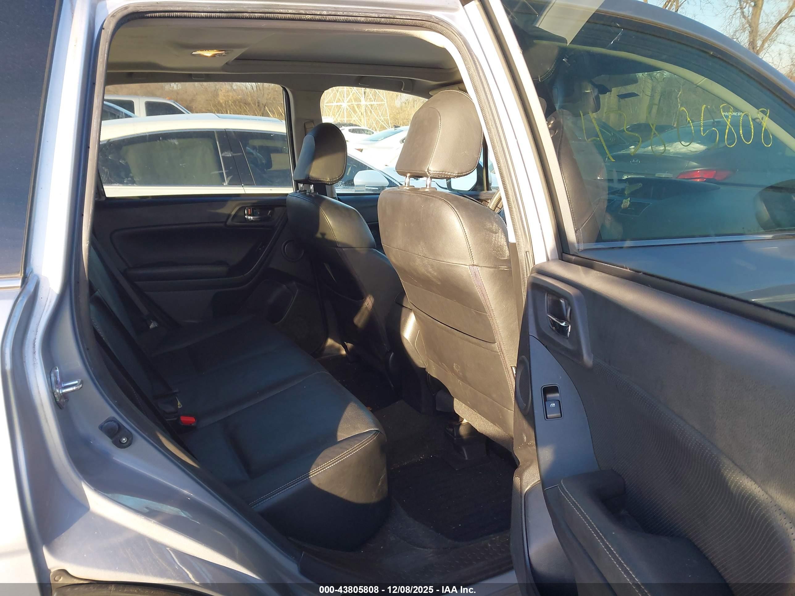 SUBARU FORESTER image 8